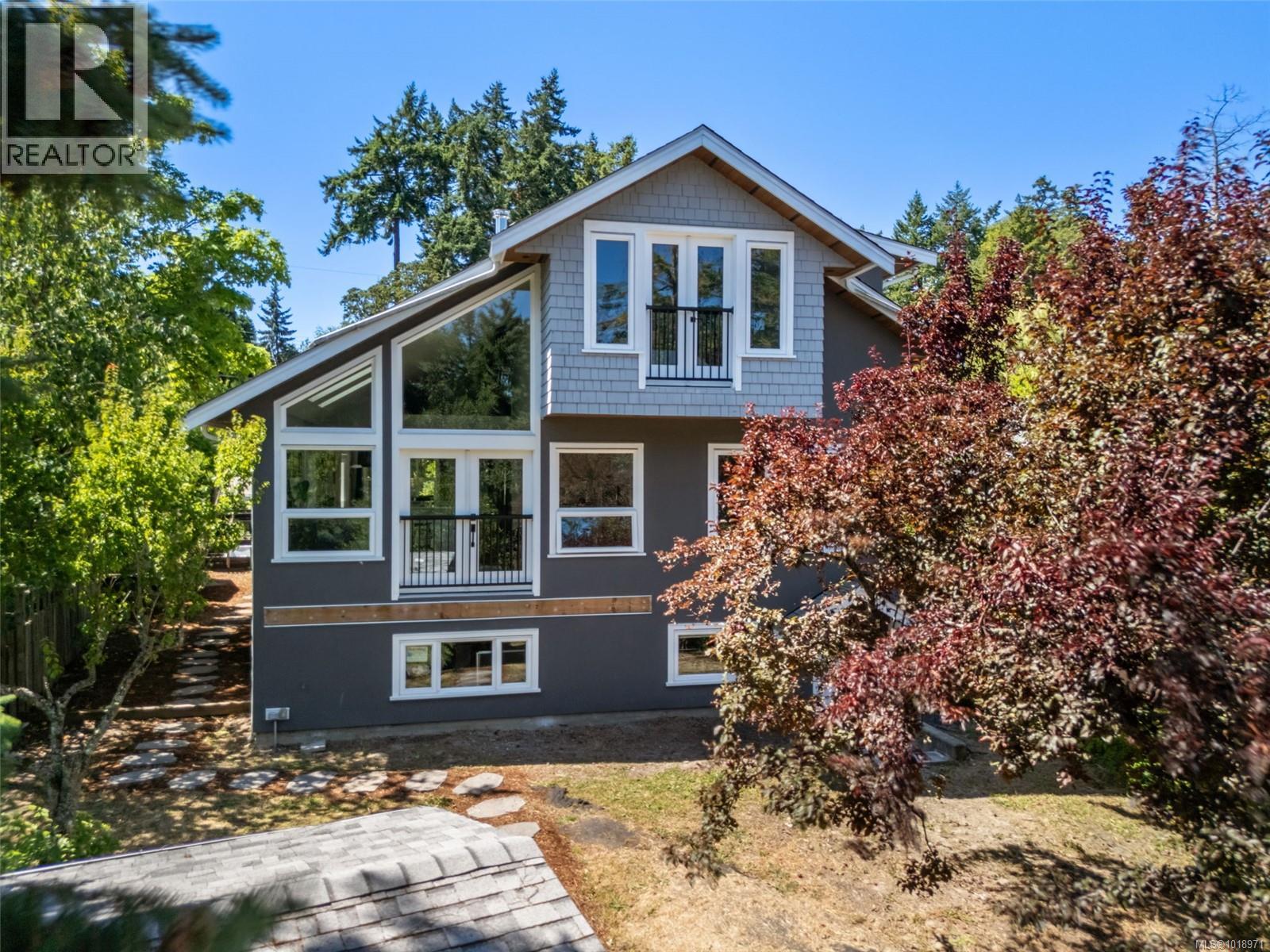  920 Arundel Drive, Saanich