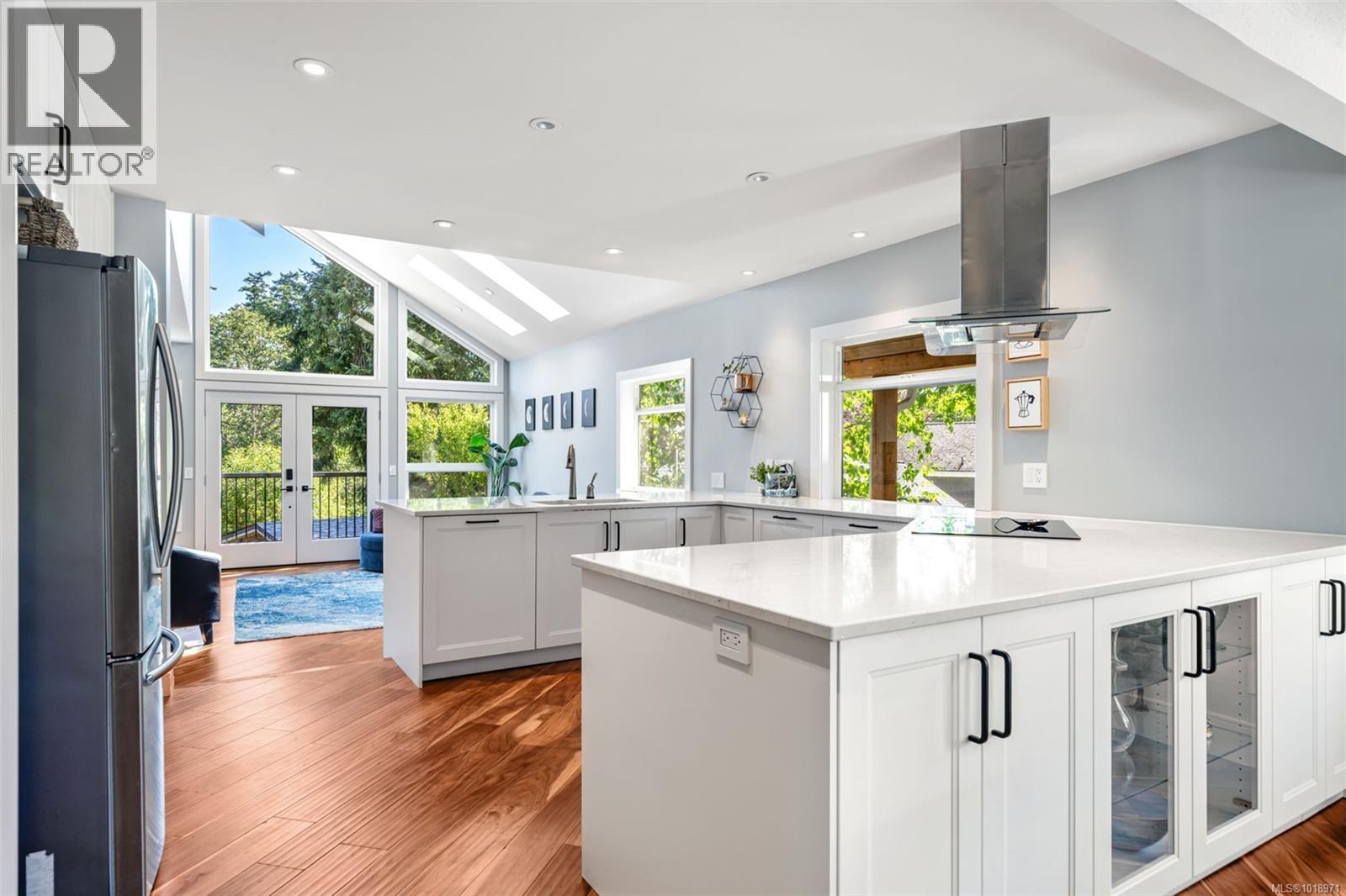  920 Arundel Drive, Saanich