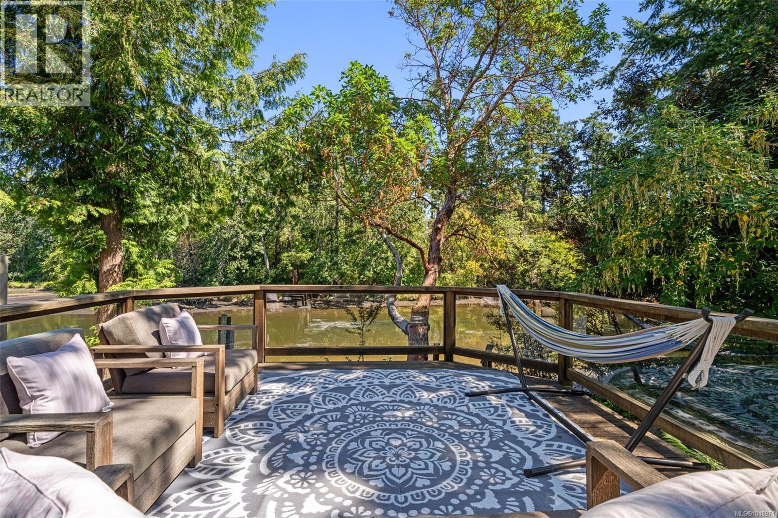  920 Arundel Drive, Saanich