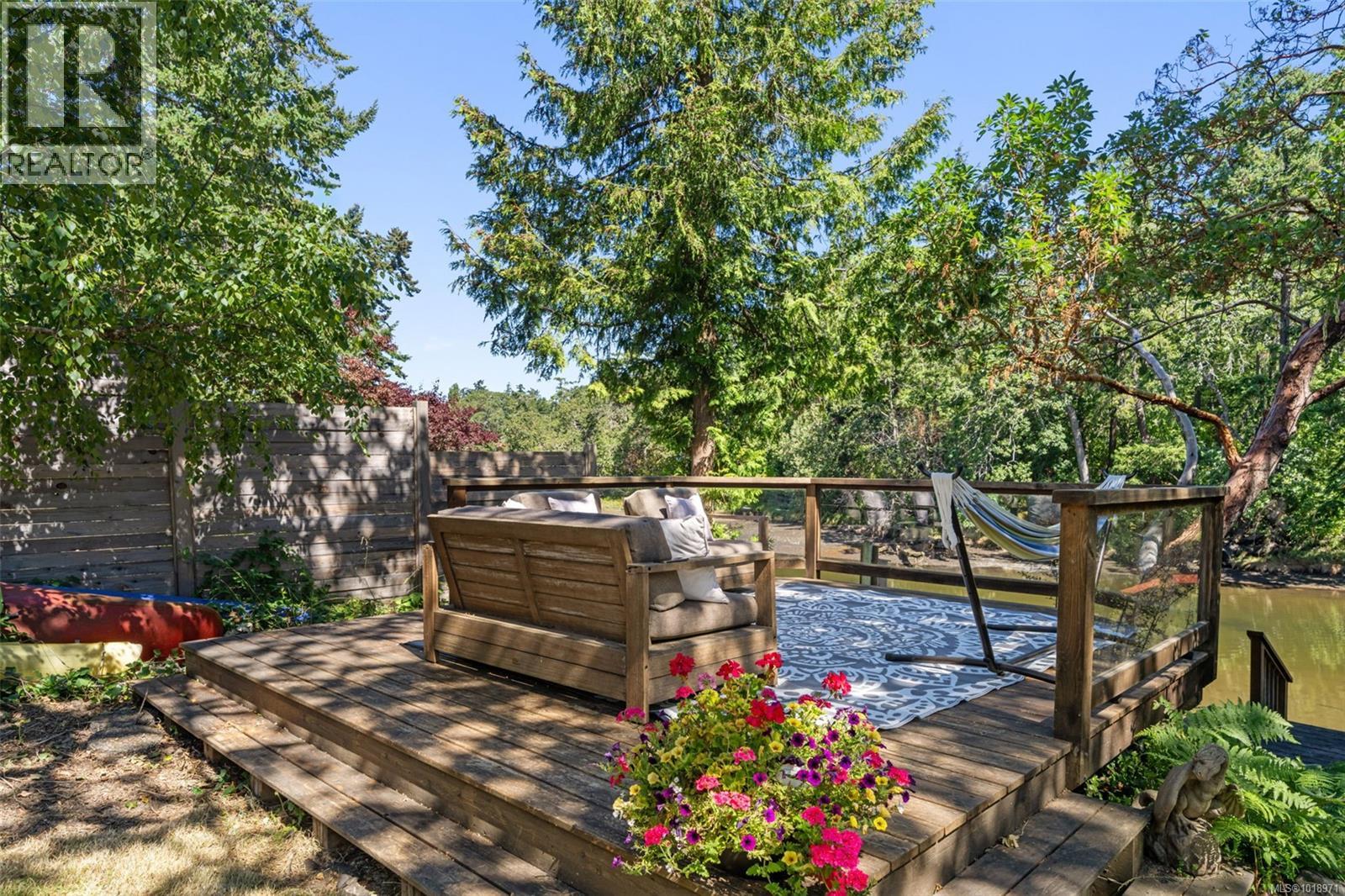  920 Arundel Drive, Saanich