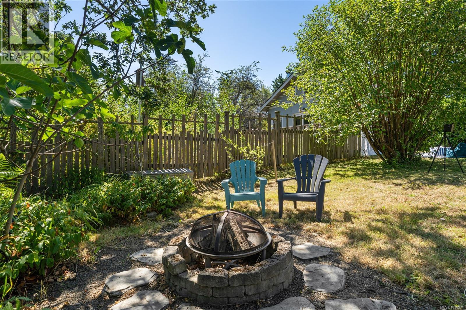  920 Arundel Drive, Saanich