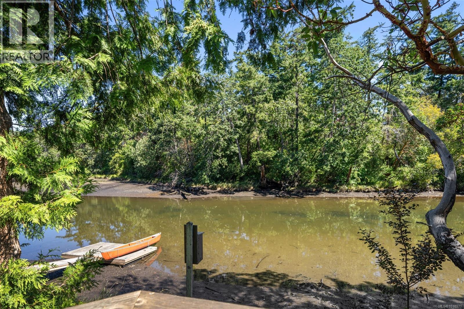  920 Arundel Drive, Saanich