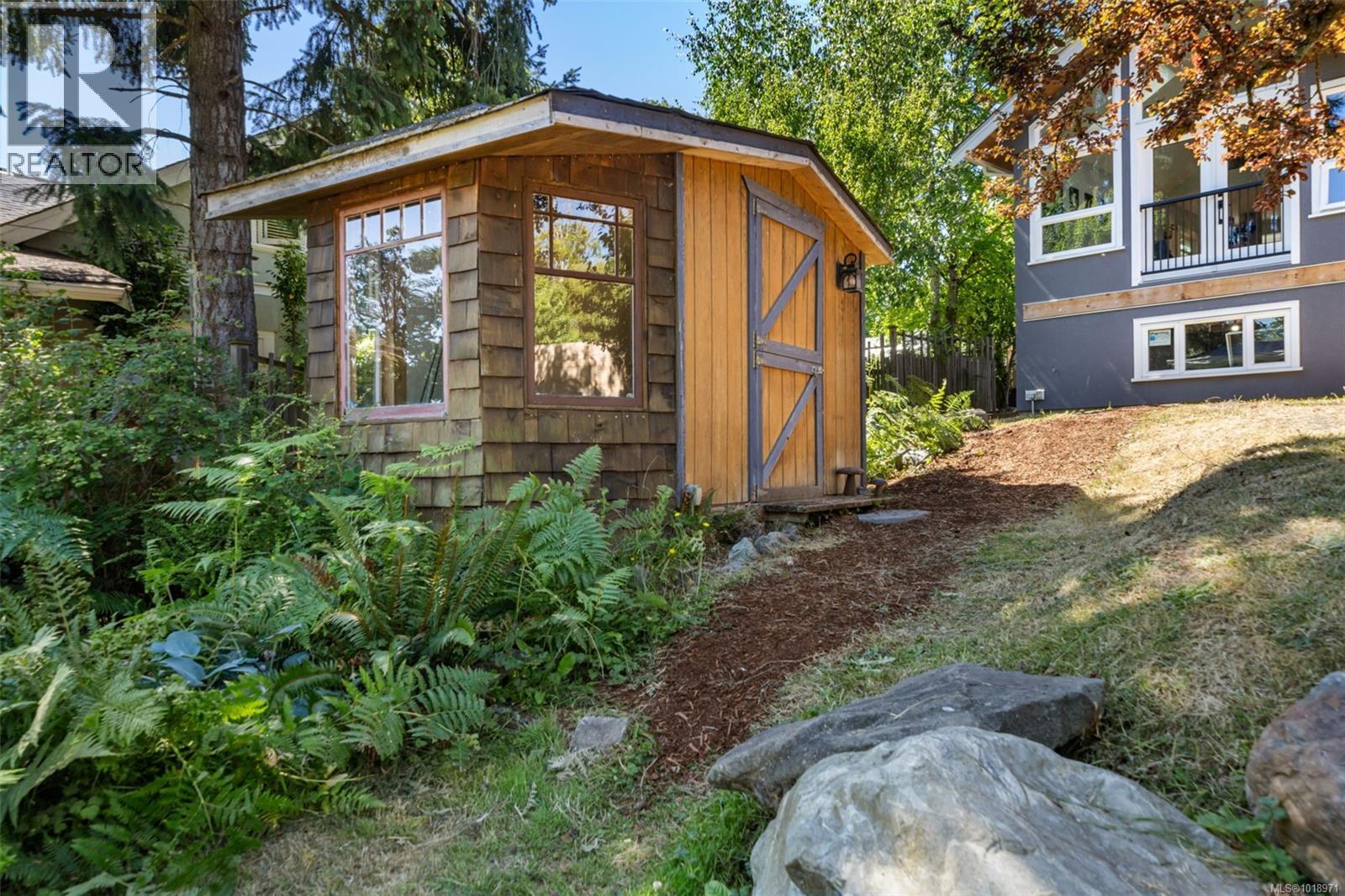  920 Arundel Drive, Saanich