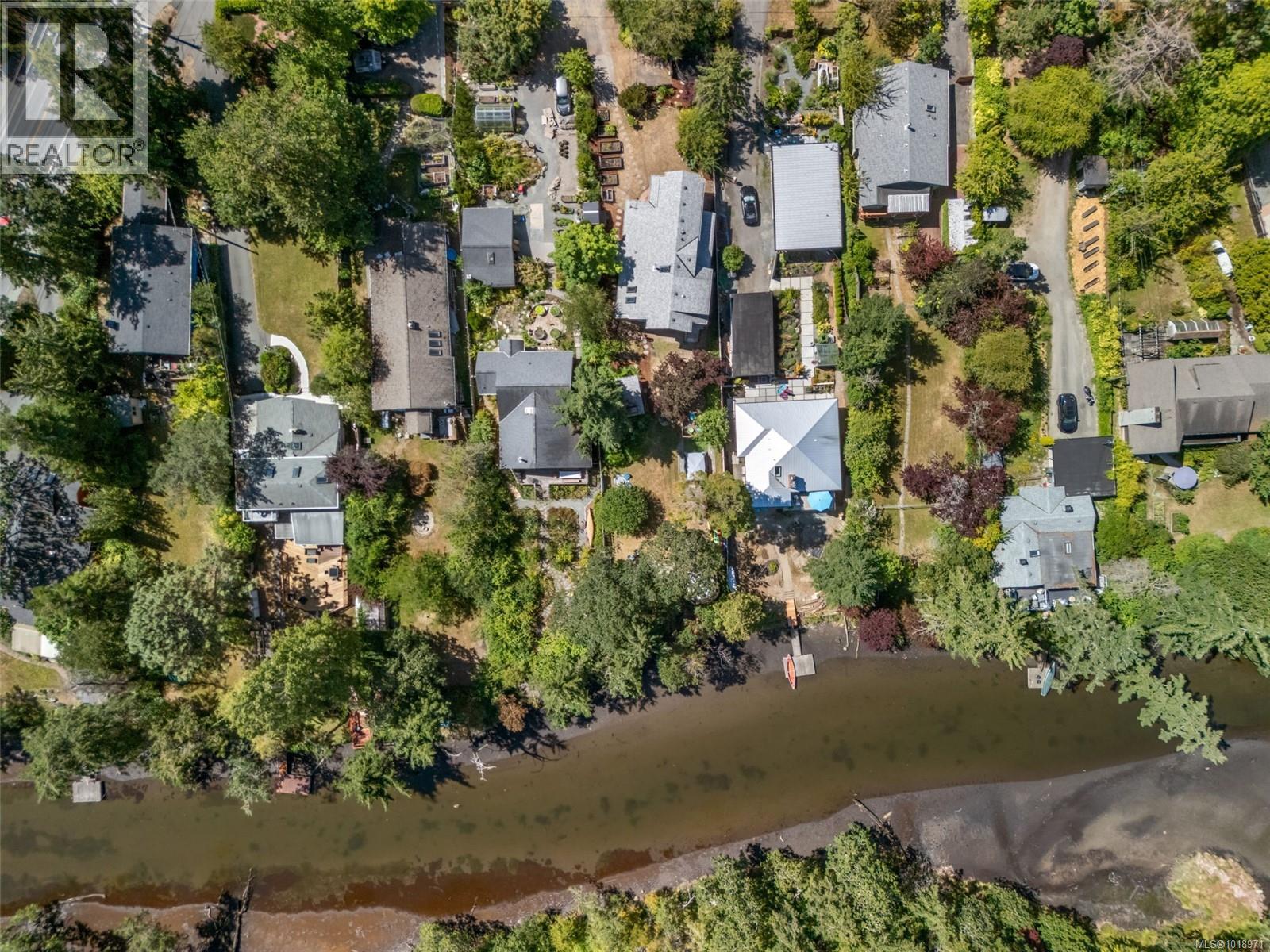  920 Arundel Drive, Saanich