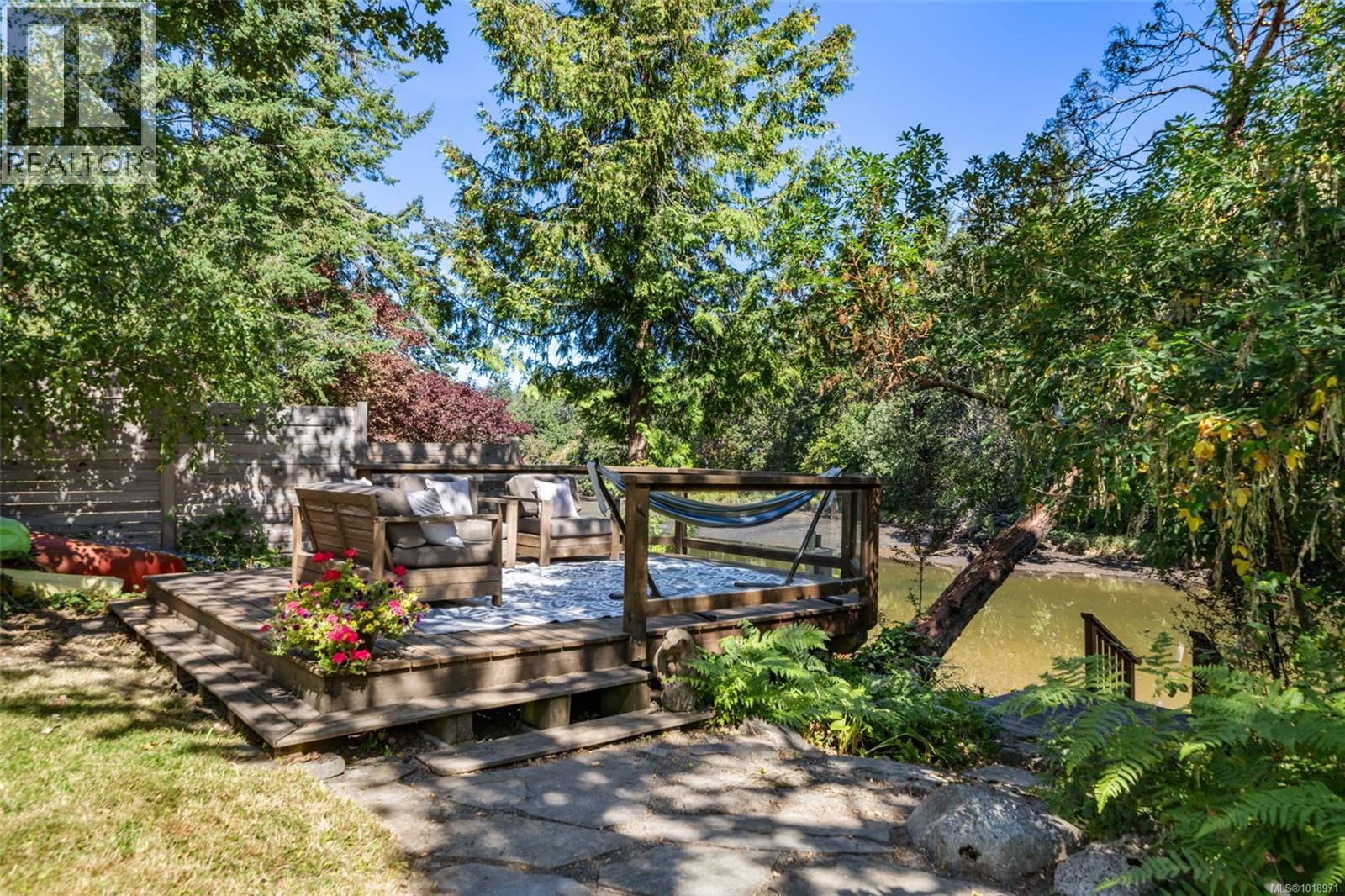  920 Arundel Drive, Saanich