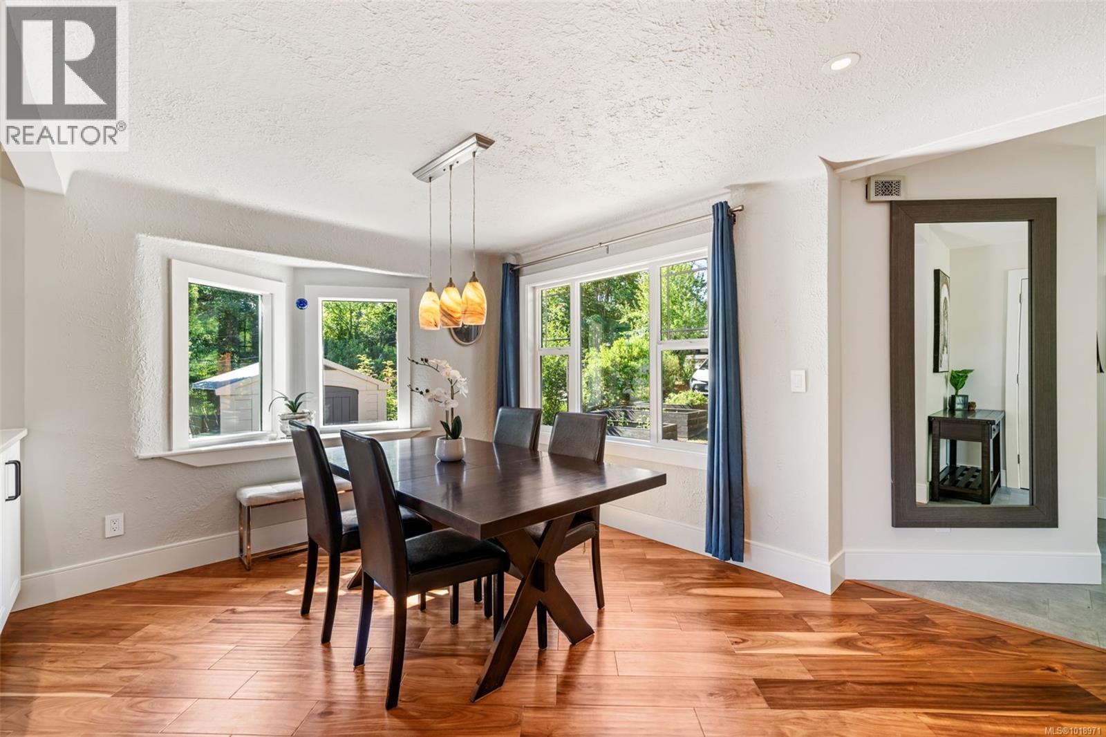  920 Arundel Drive, Saanich