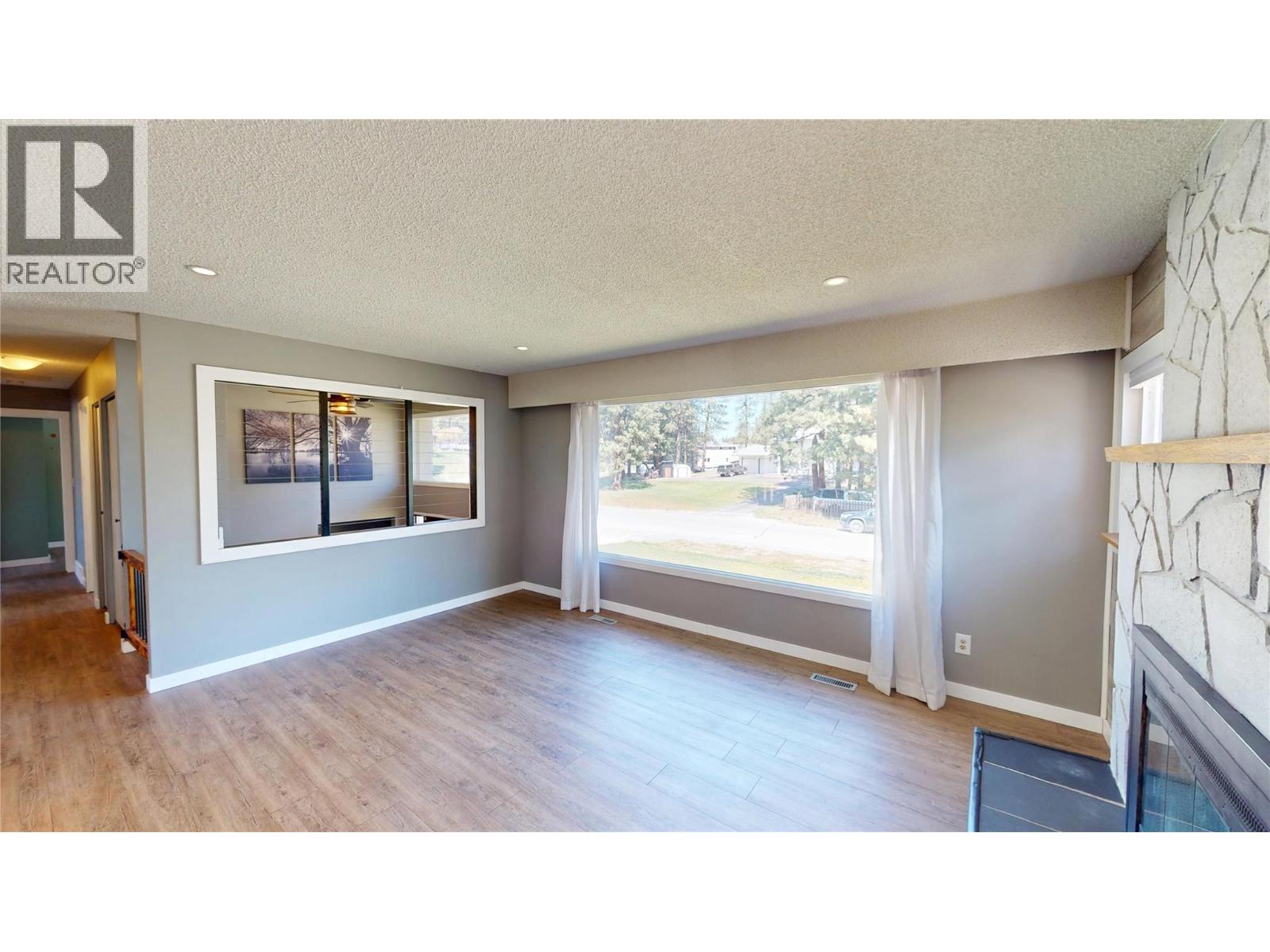 533 WOODLAND Drive NW, Cranbrook