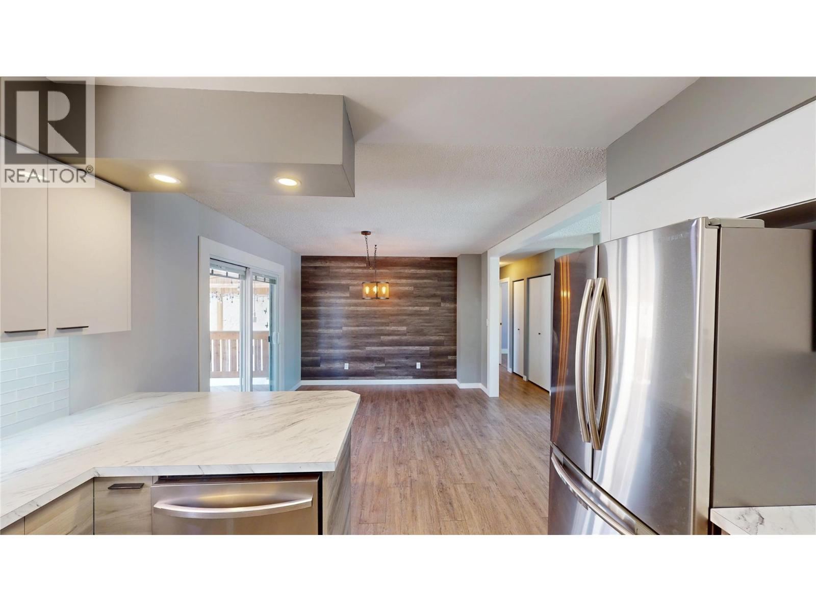 533 WOODLAND Drive NW, Cranbrook