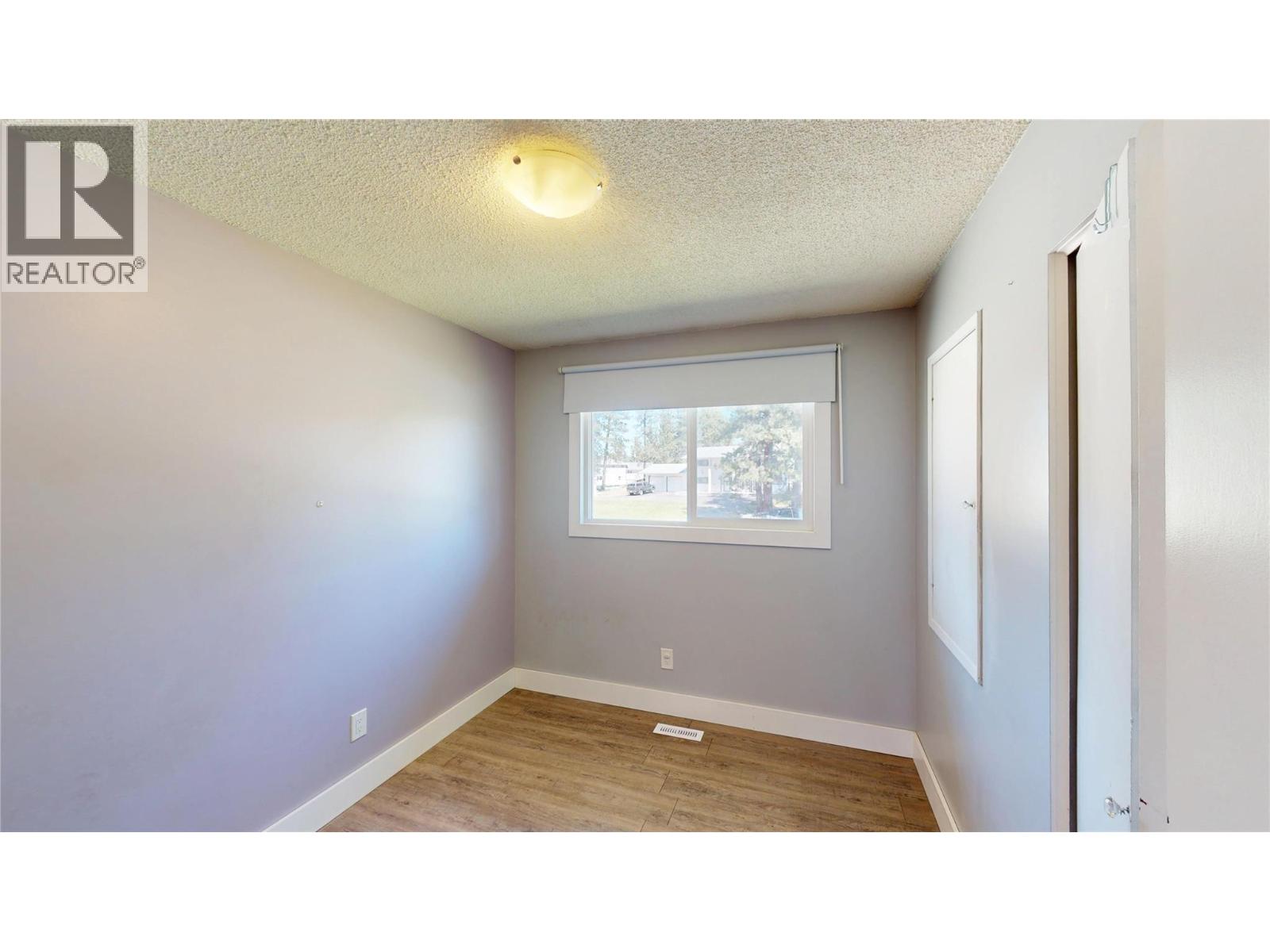 533 WOODLAND Drive NW, Cranbrook