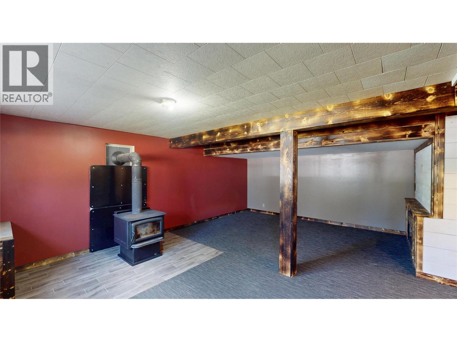 533 WOODLAND Drive NW, Cranbrook