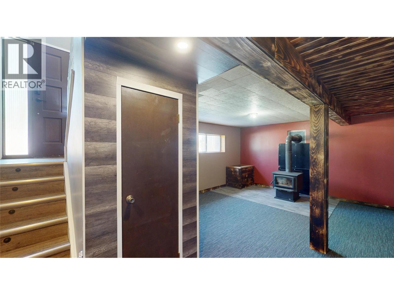 533 WOODLAND Drive NW, Cranbrook