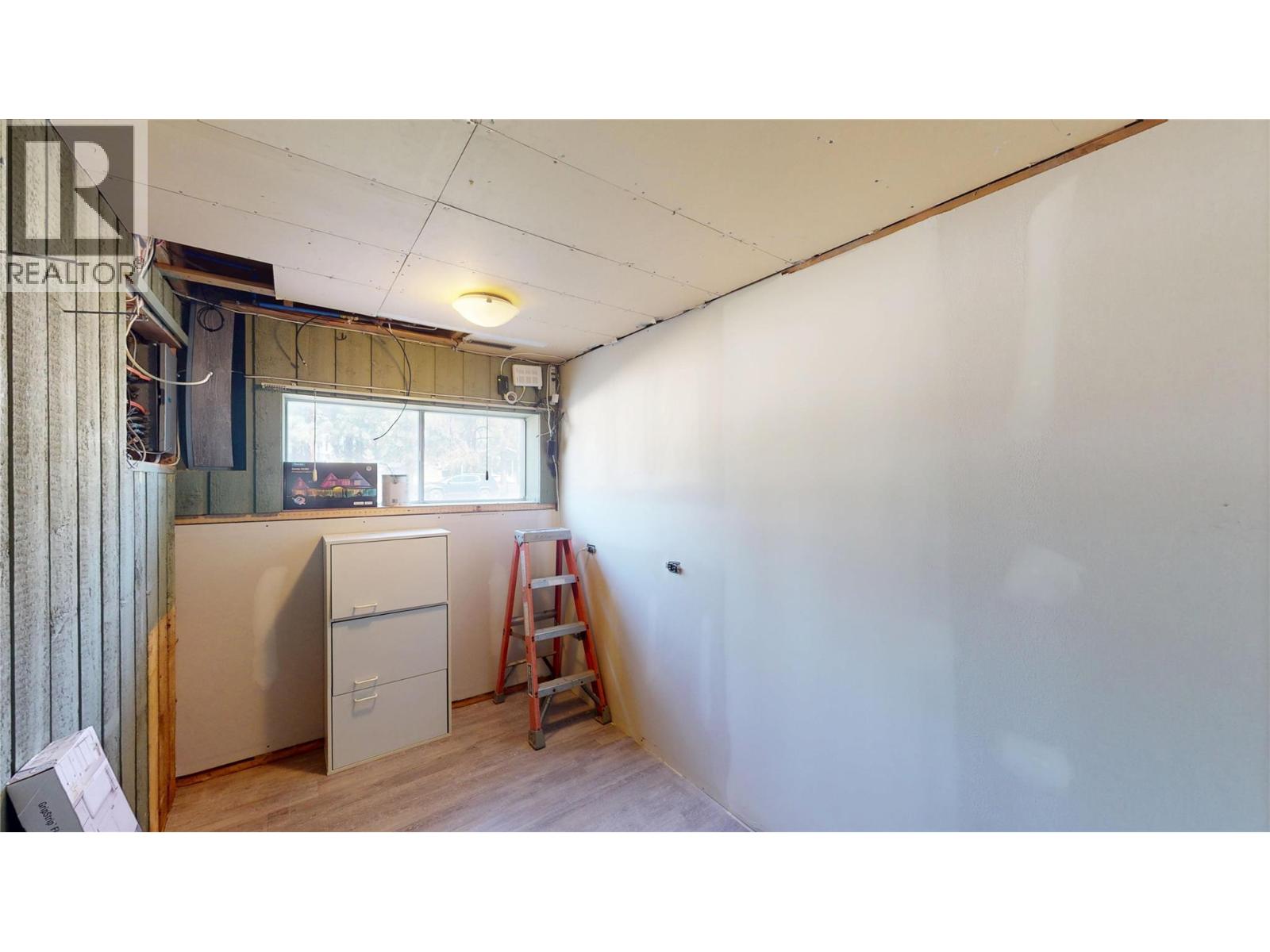 533 WOODLAND Drive NW, Cranbrook