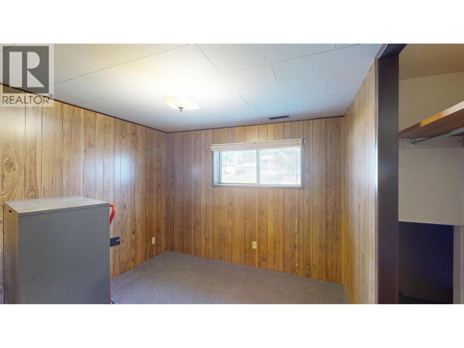 533 WOODLAND Drive NW, Cranbrook