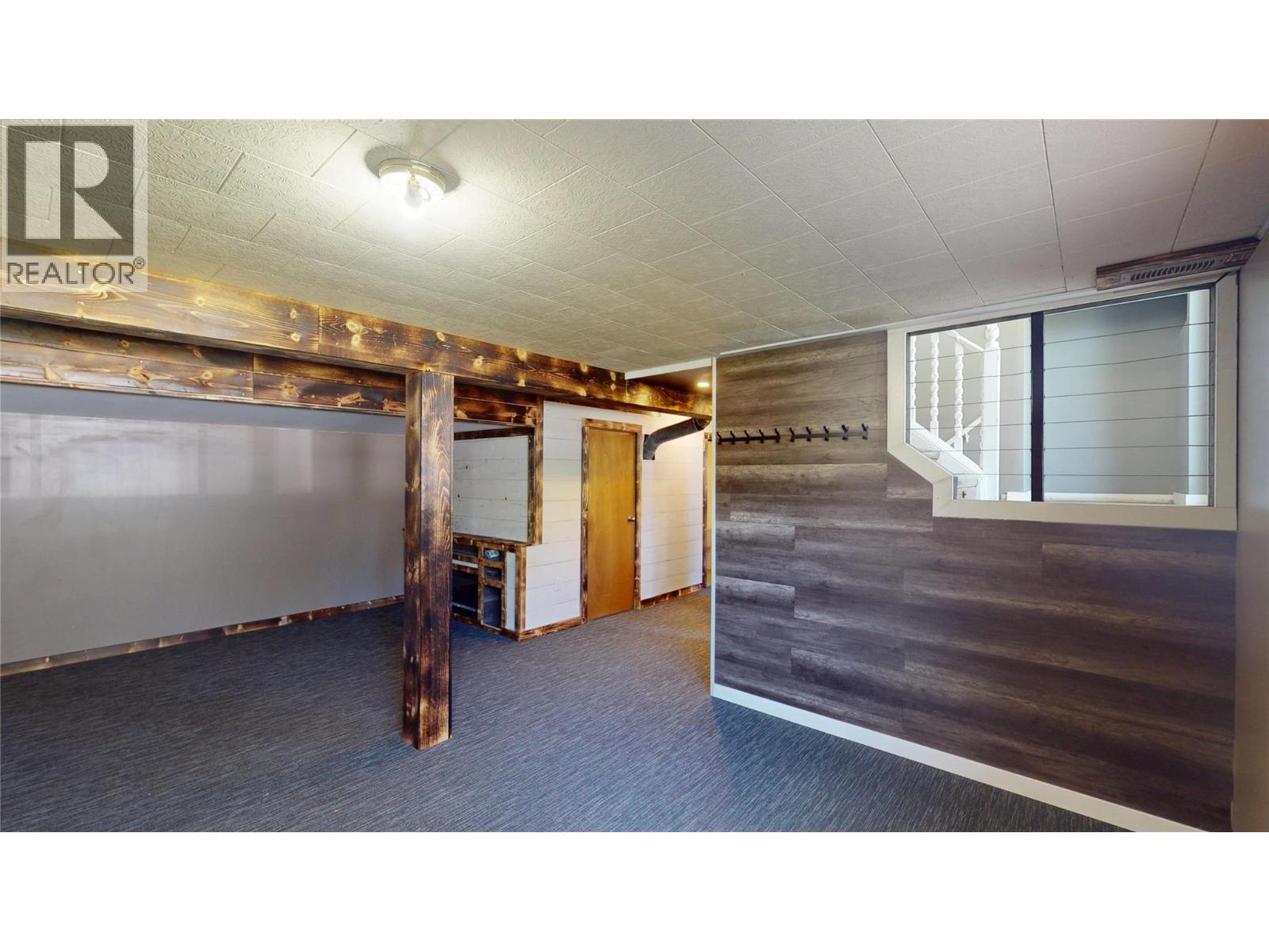 533 WOODLAND Drive NW, Cranbrook