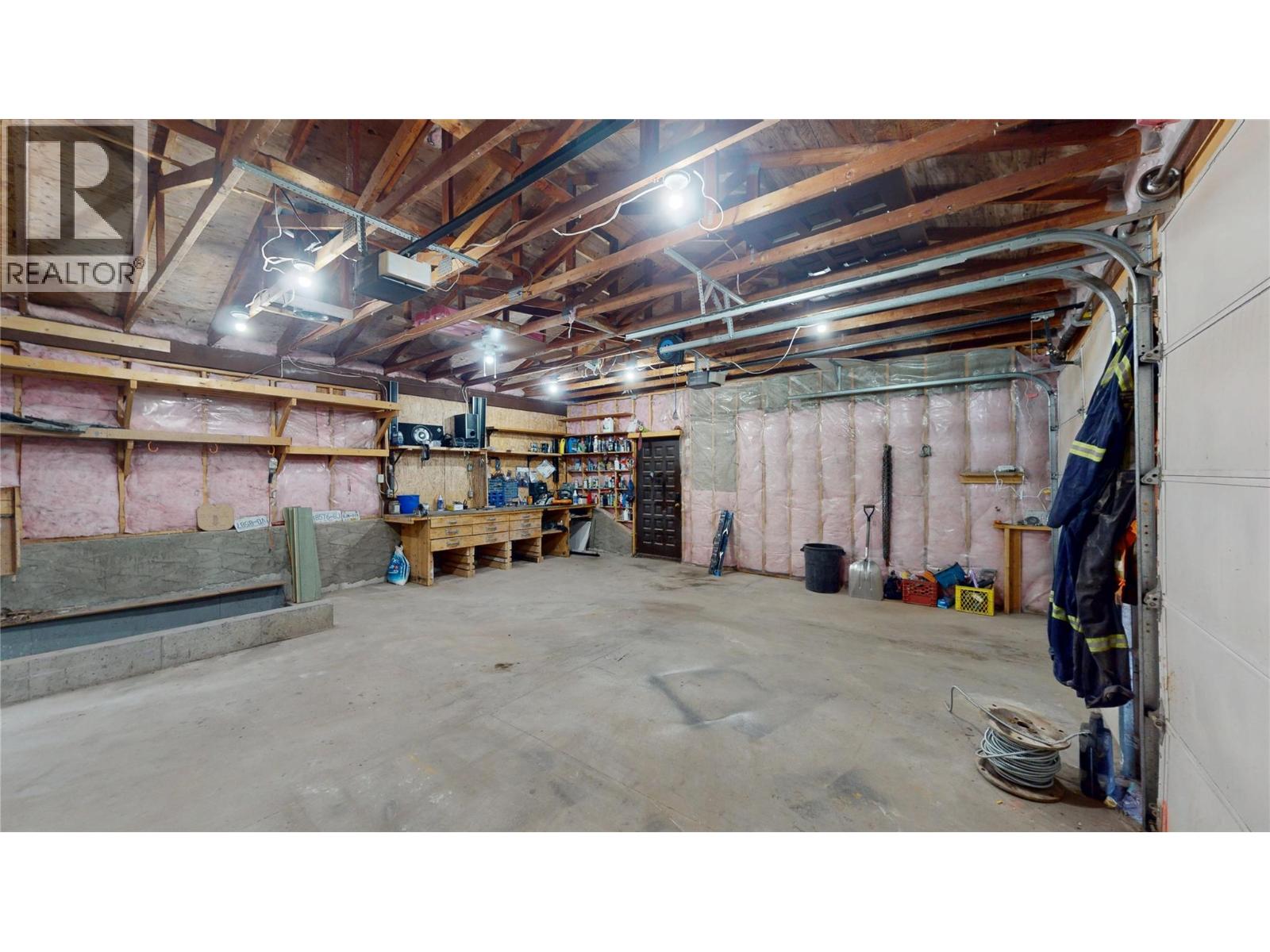 533 WOODLAND Drive NW, Cranbrook