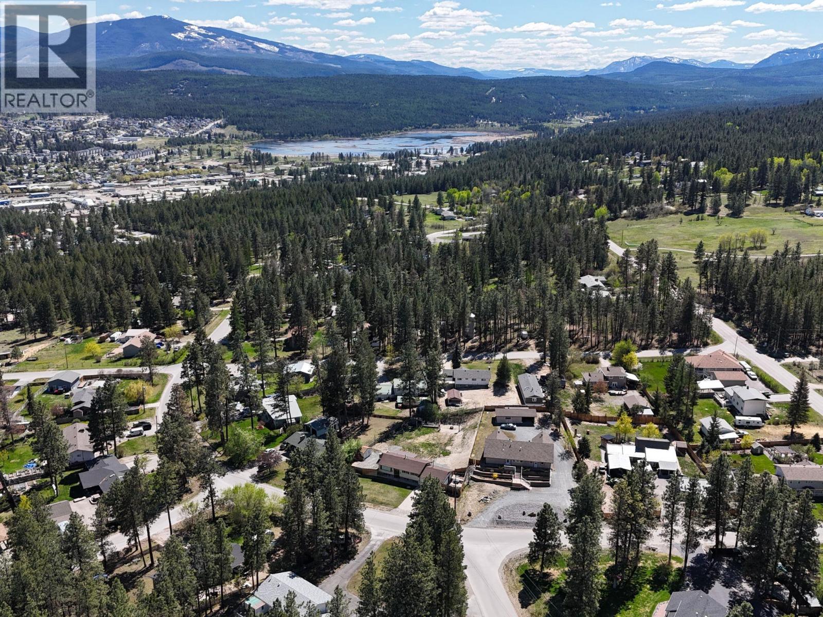 533 WOODLAND Drive NW, Cranbrook