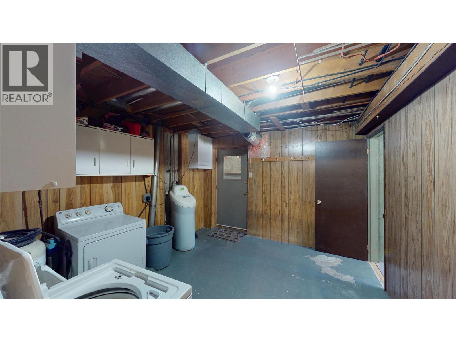 533 WOODLAND Drive NW, Cranbrook