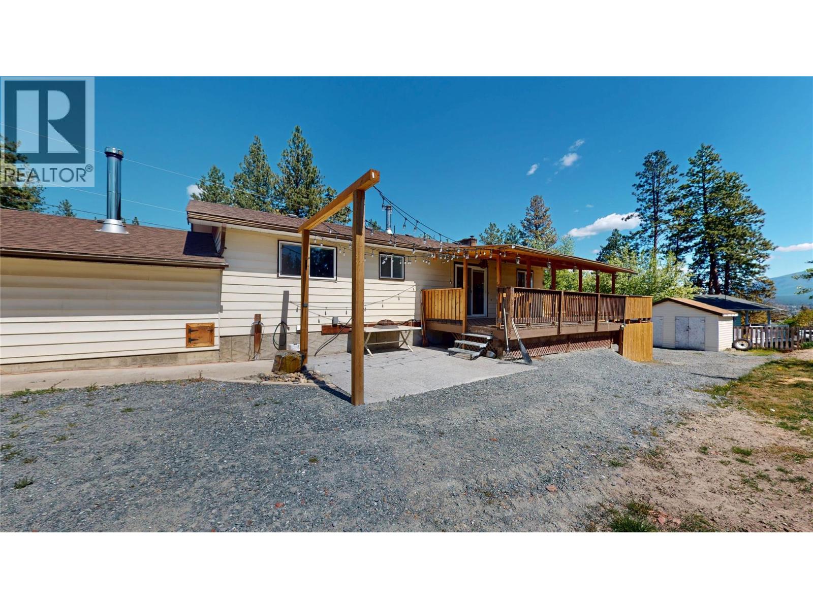 533 WOODLAND Drive NW, Cranbrook