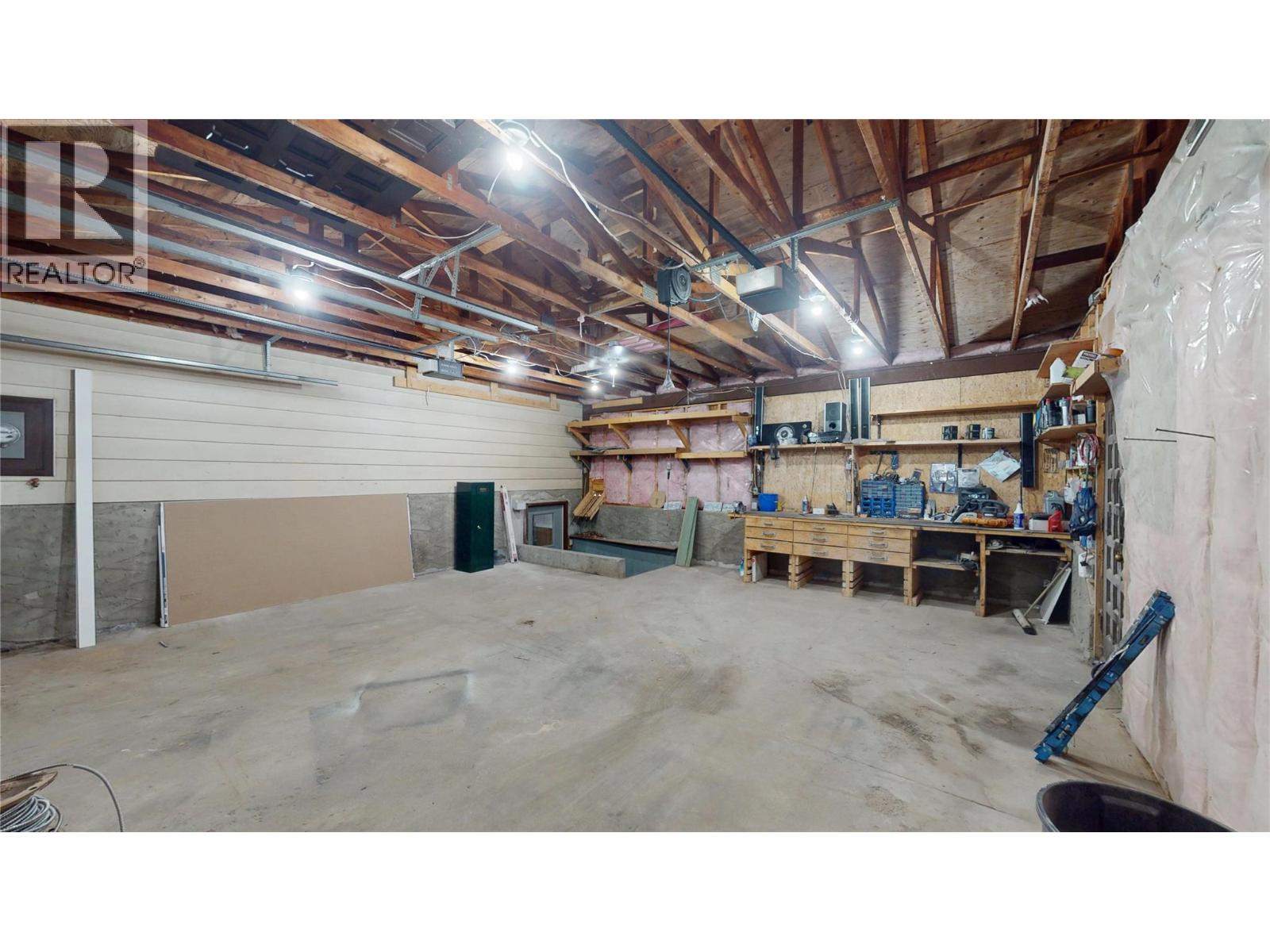 533 WOODLAND Drive NW, Cranbrook