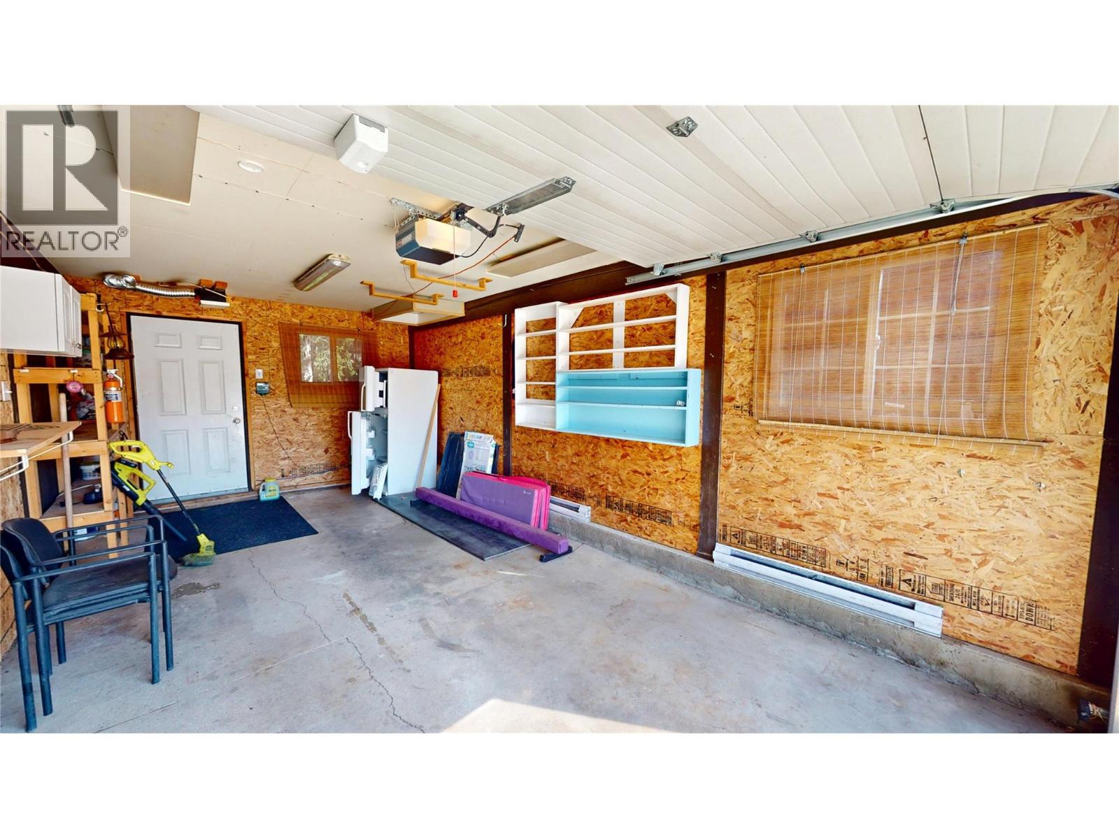 2712 2A Street S, Cranbrook