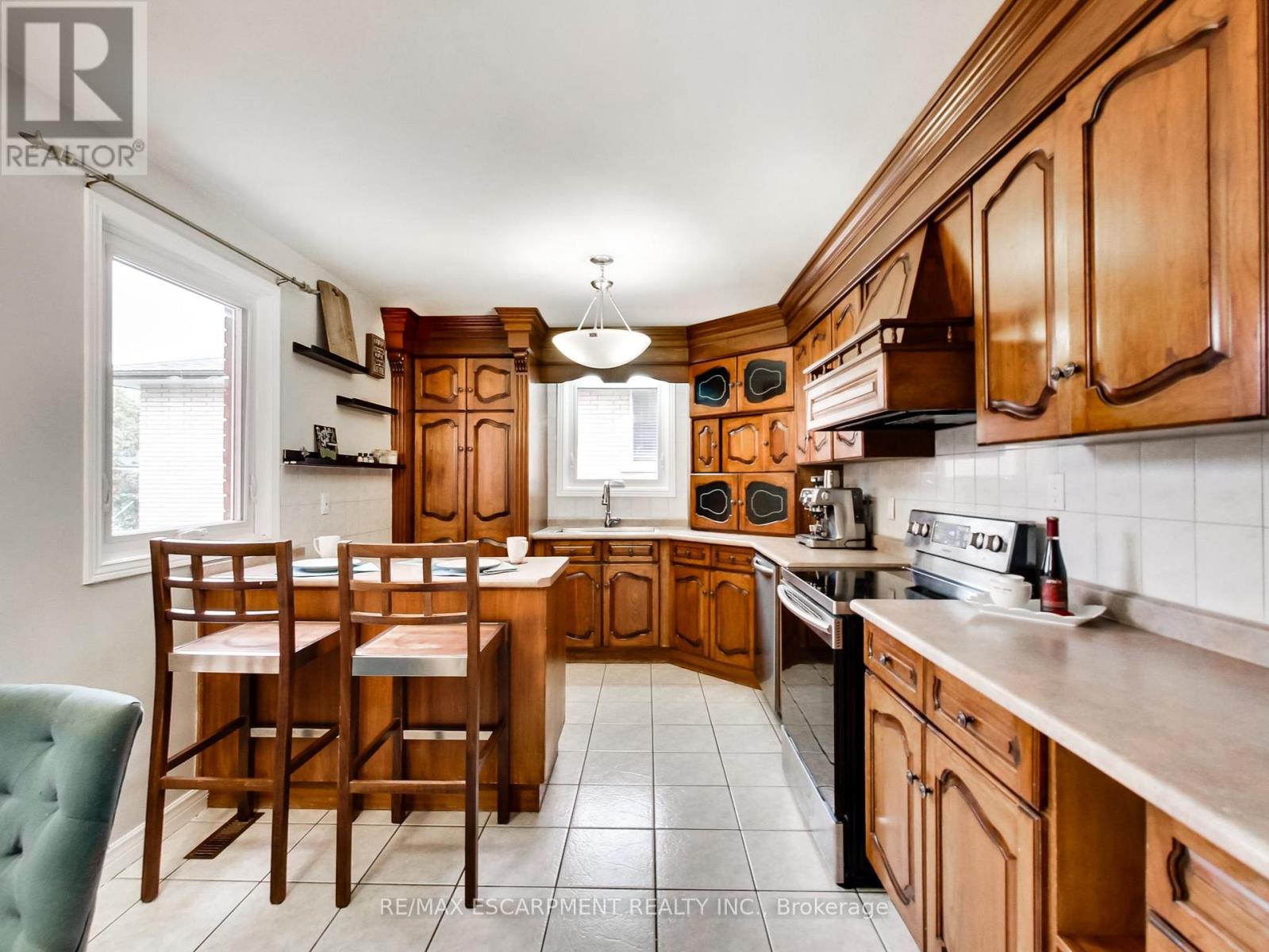 18 PAVAROTTI COURT - 11