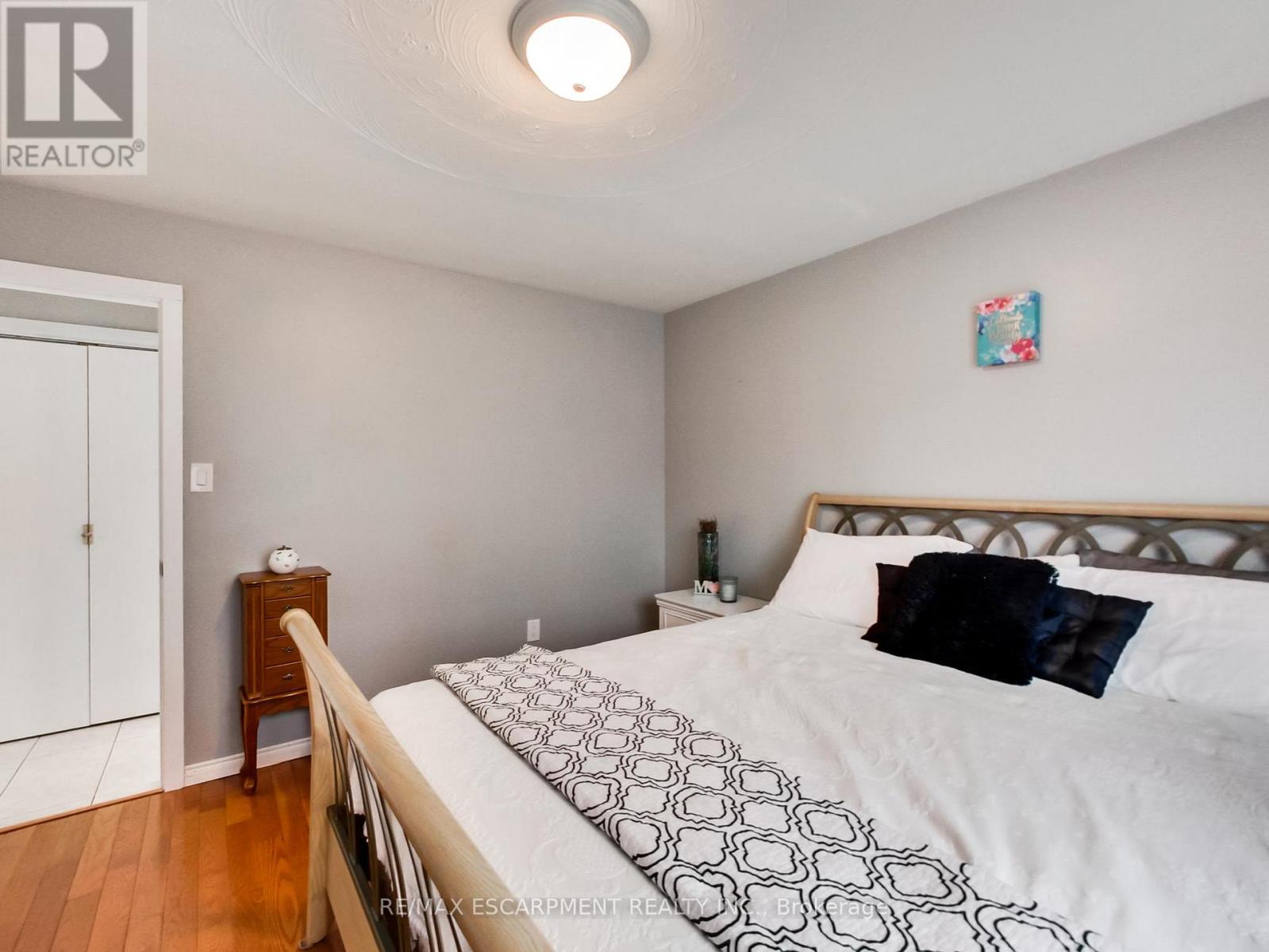 18 PAVAROTTI COURT - 29