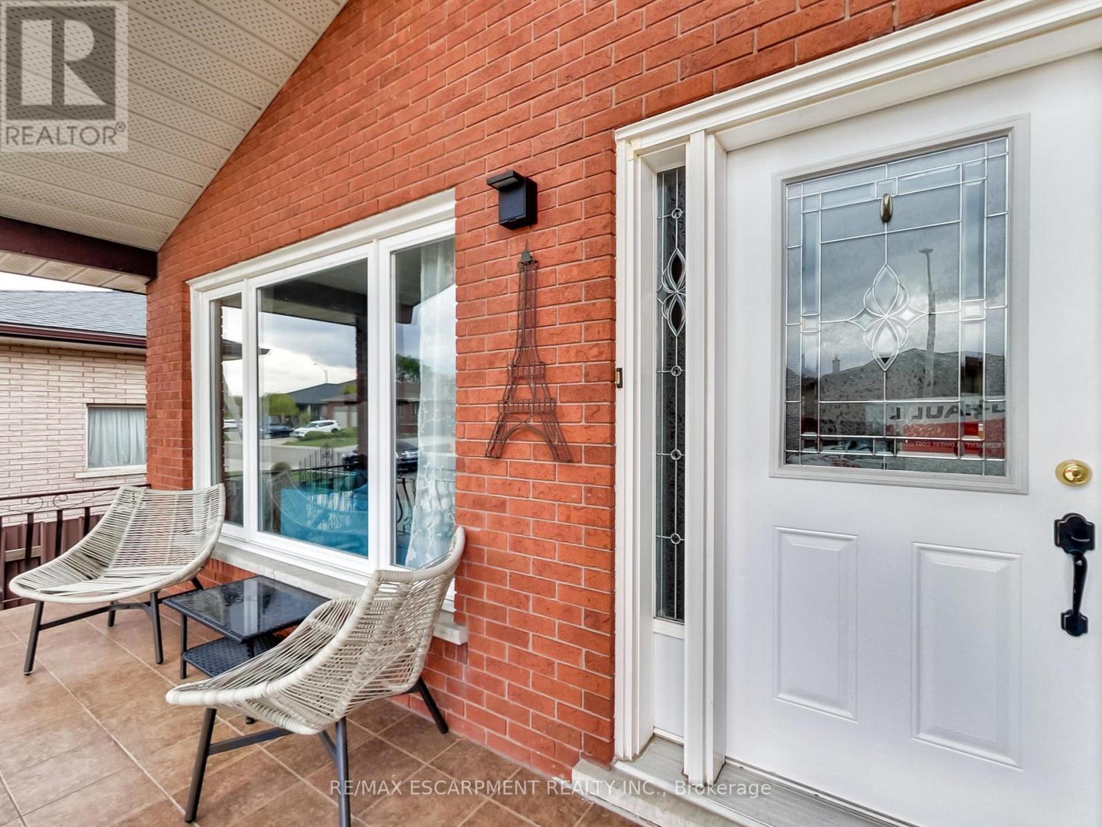 18 PAVAROTTI COURT - 3