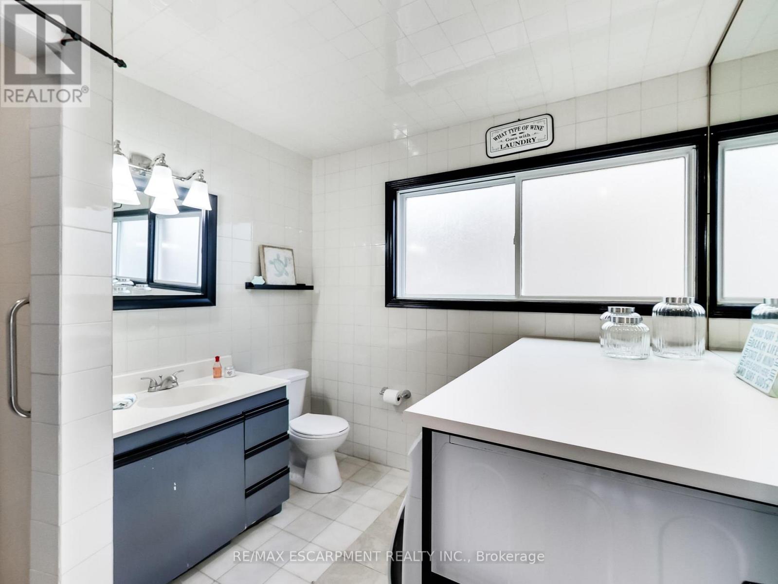 18 PAVAROTTI COURT - 30