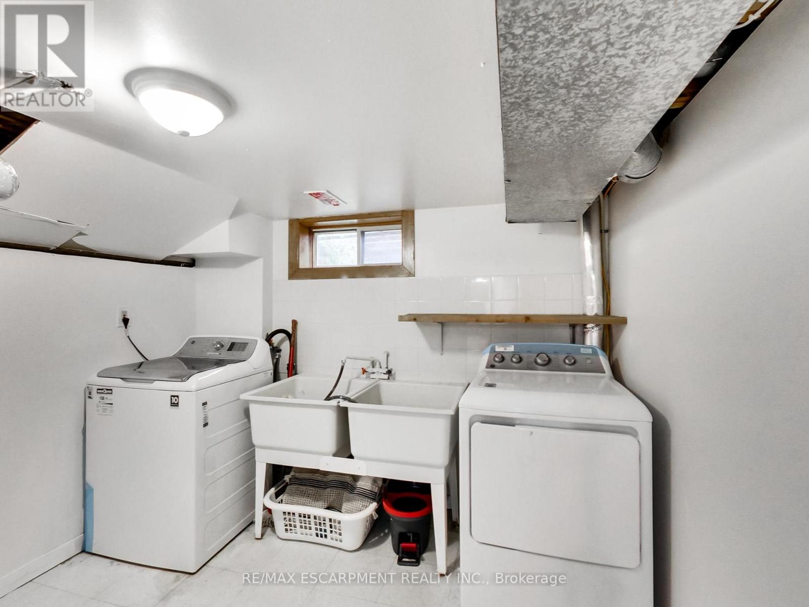 18 PAVAROTTI COURT - 41