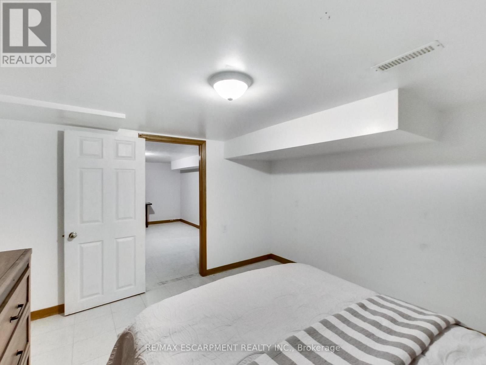 18 PAVAROTTI COURT - 45