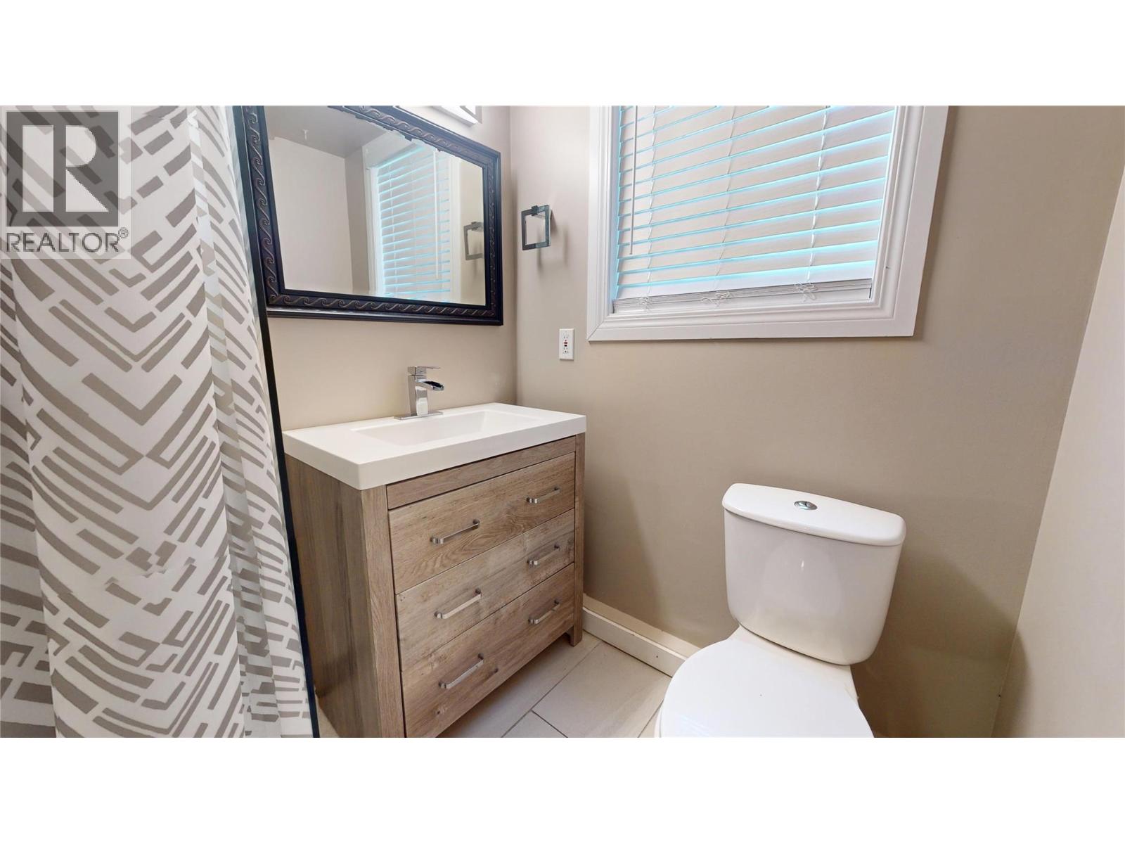 2712 2A Street S, Cranbrook