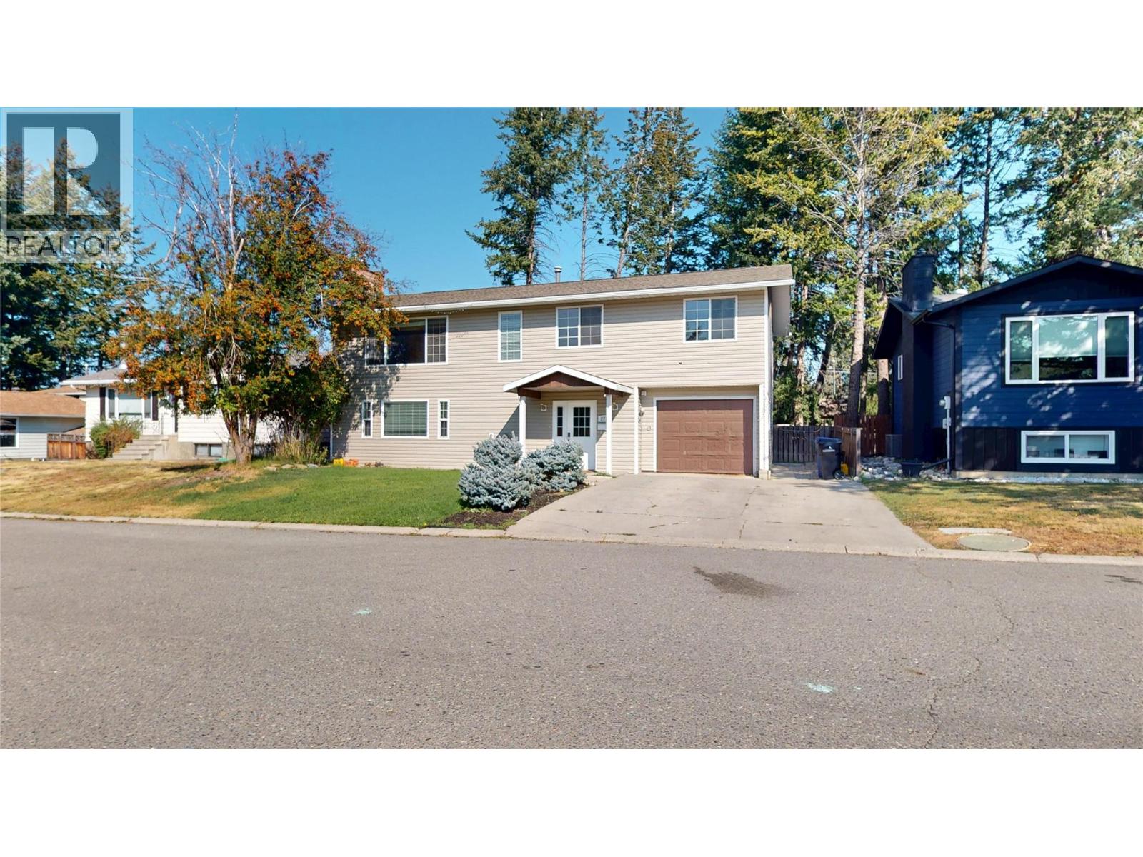 2712 2A Street S, Cranbrook