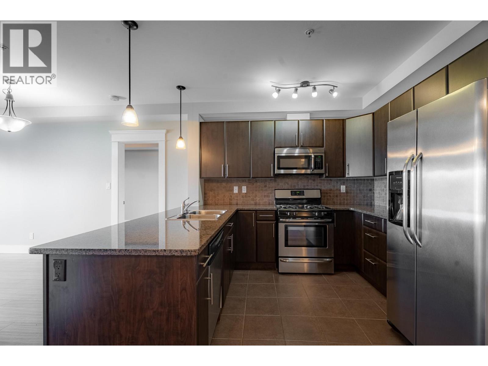 #504 975 VICTORIA  W STREET - Image 2