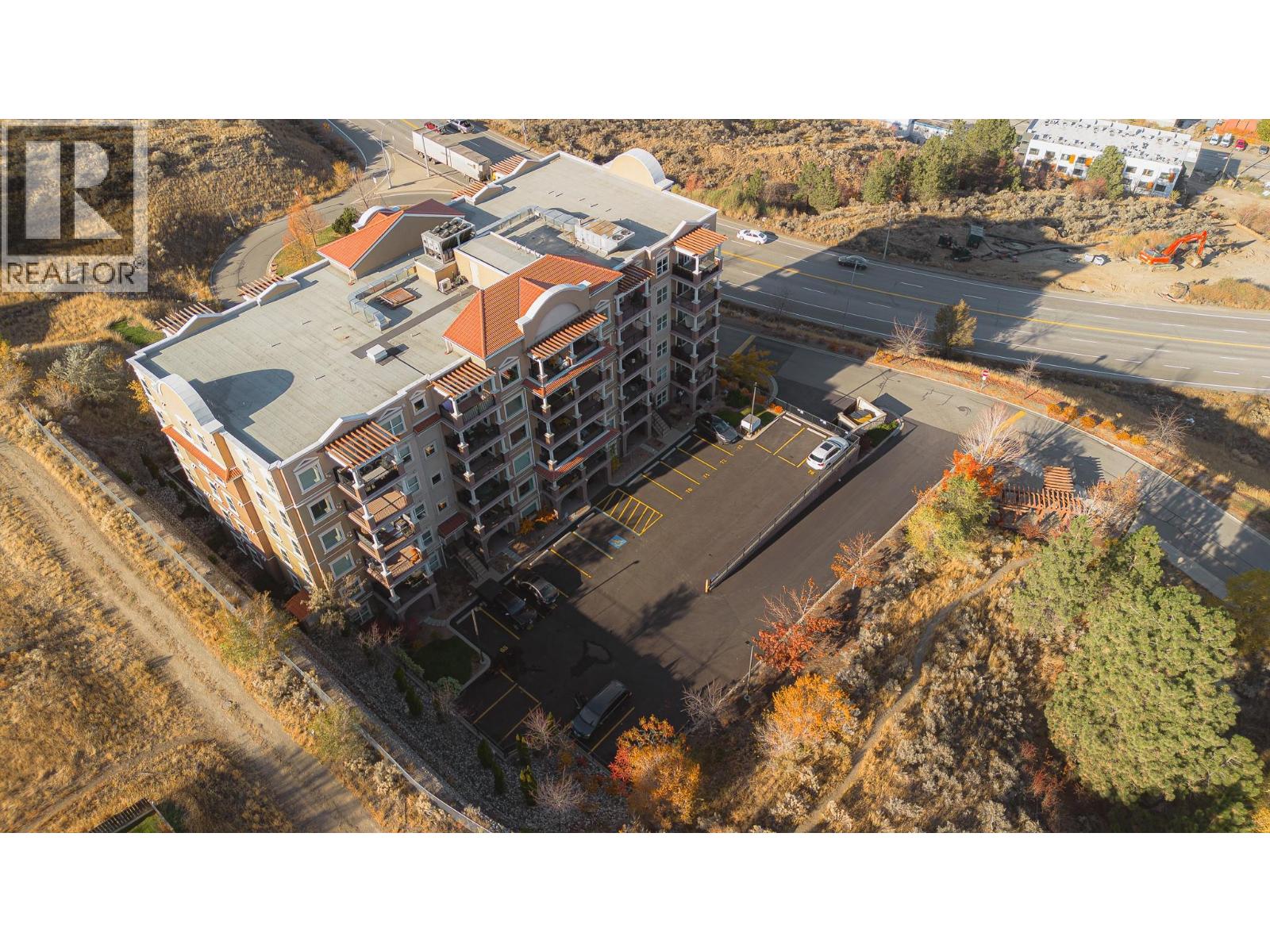 975 VICTORIA  W Street, Kamloops - Exteriors - Full Complex View, Drone/Aerial View - Photo 2