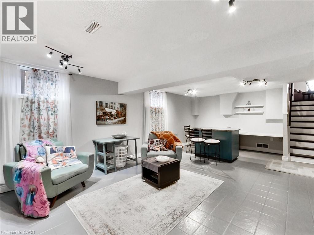 18 PAVAROTTI COURT - 35