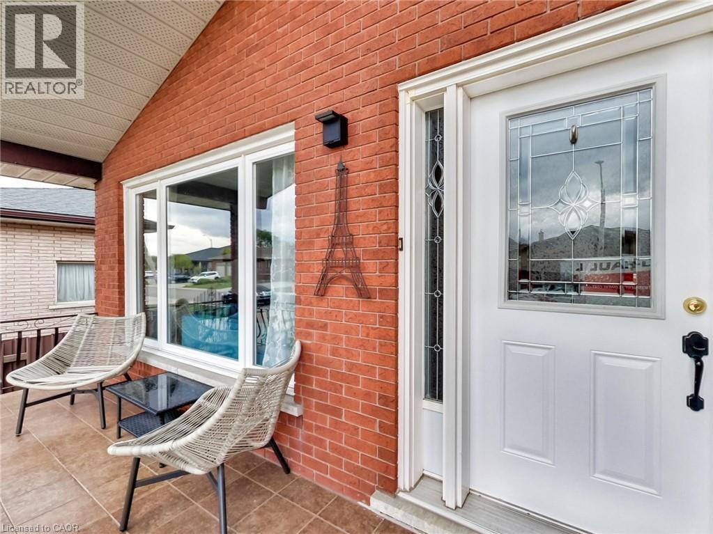 18 PAVAROTTI COURT - 3