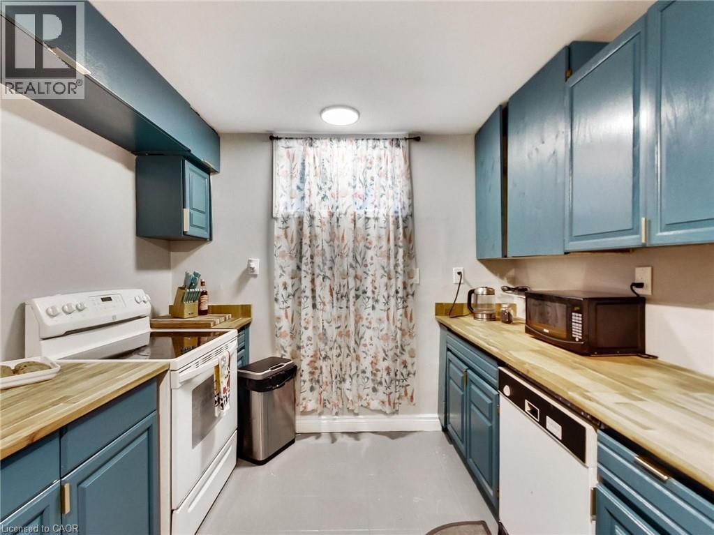 18 PAVAROTTI COURT - 37