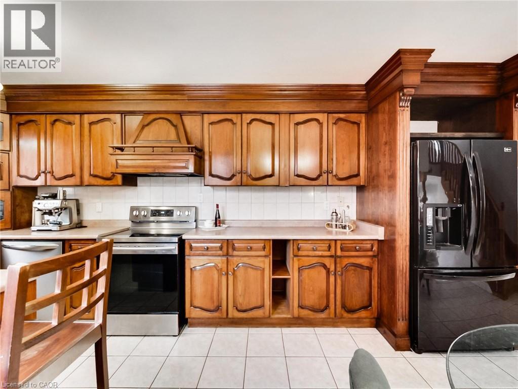 18 PAVAROTTI COURT - 15
