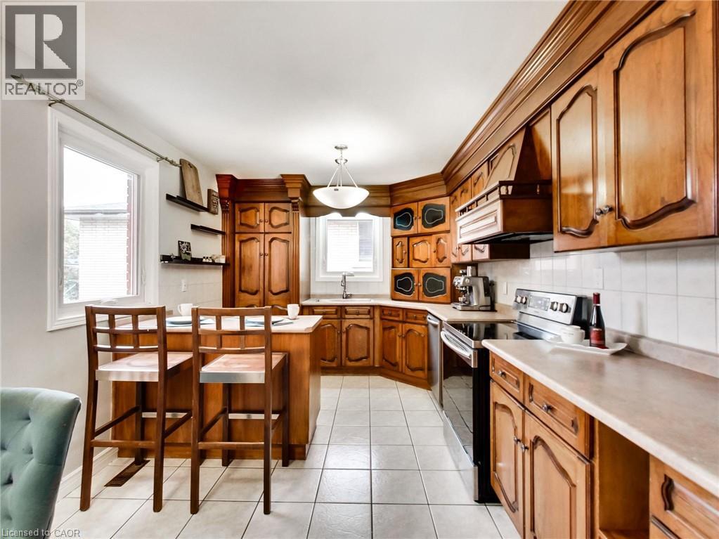 18 PAVAROTTI COURT - 11