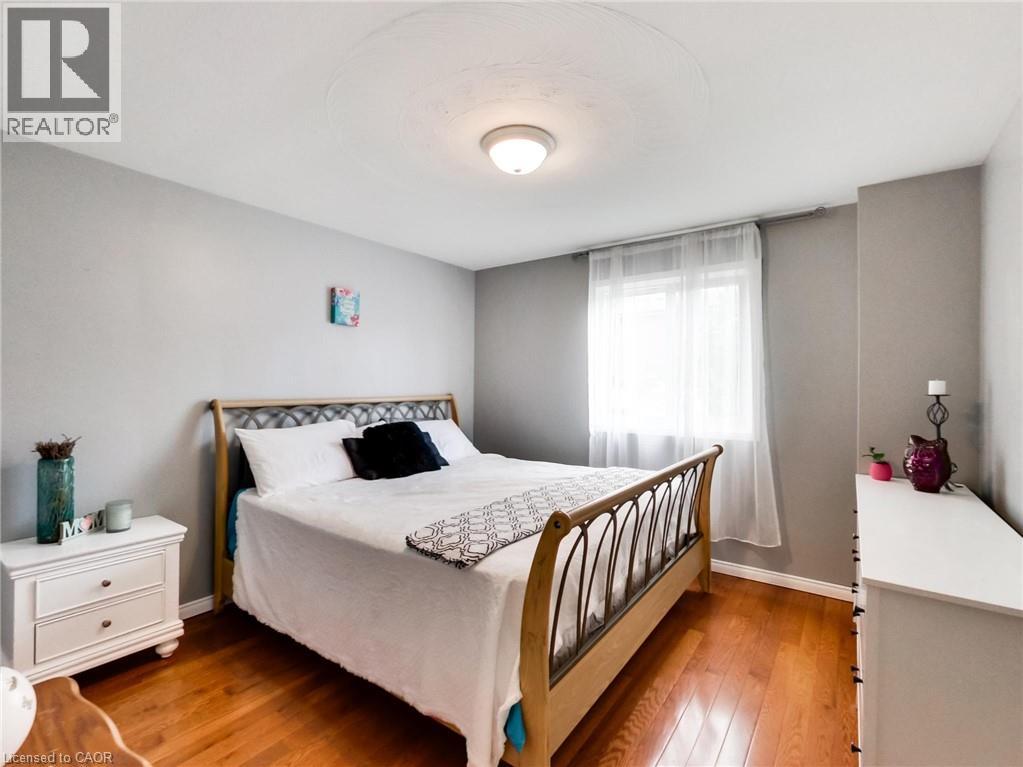 18 PAVAROTTI COURT - 27