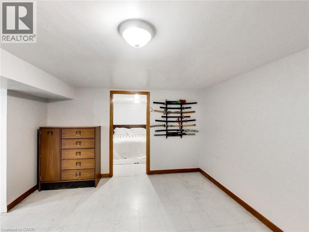 18 PAVAROTTI COURT - 42