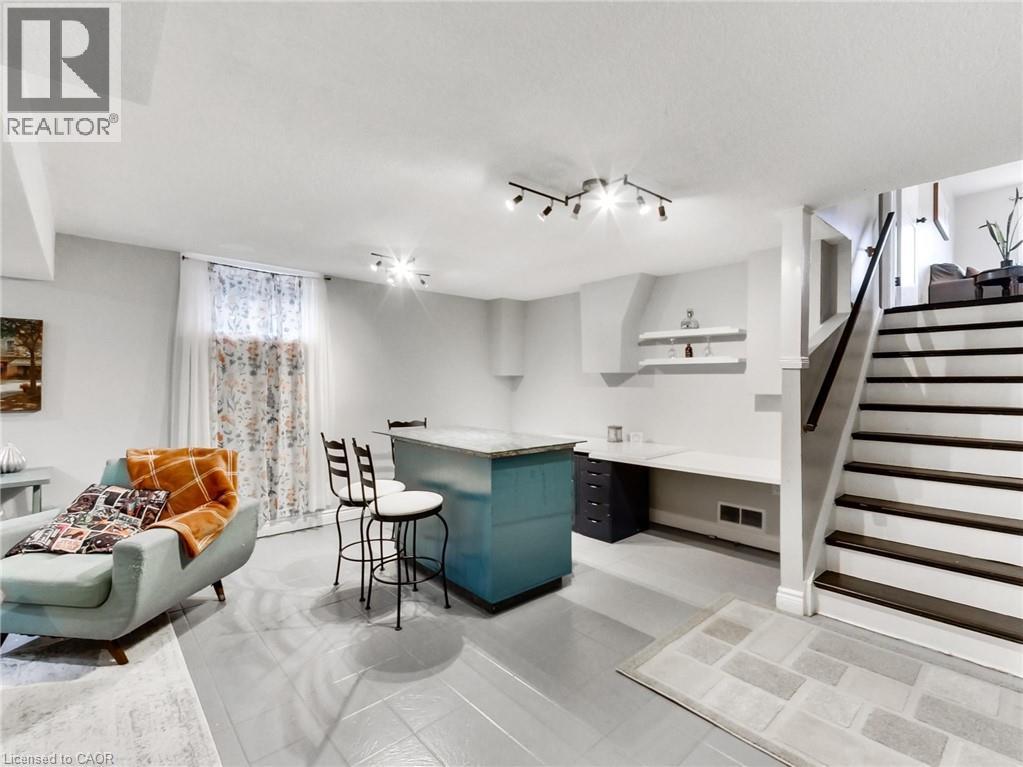18 PAVAROTTI COURT - 33