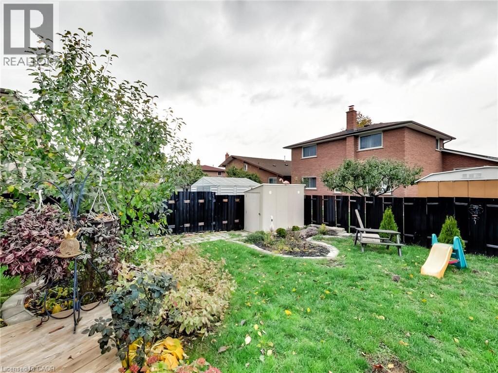 18 PAVAROTTI COURT - 48