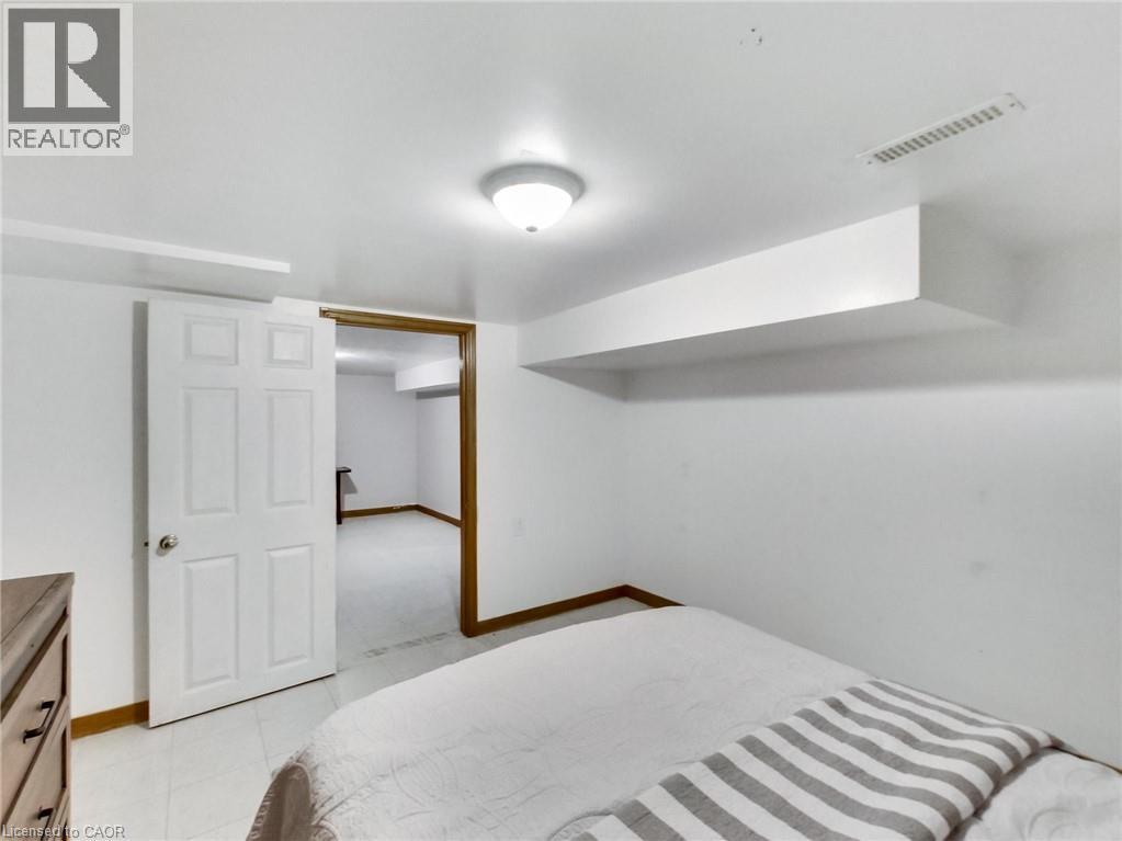 18 PAVAROTTI COURT - 44