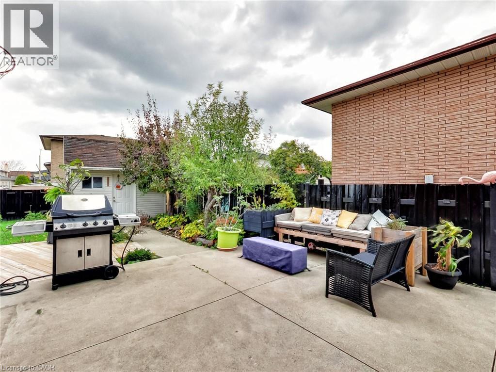 18 PAVAROTTI COURT - 45