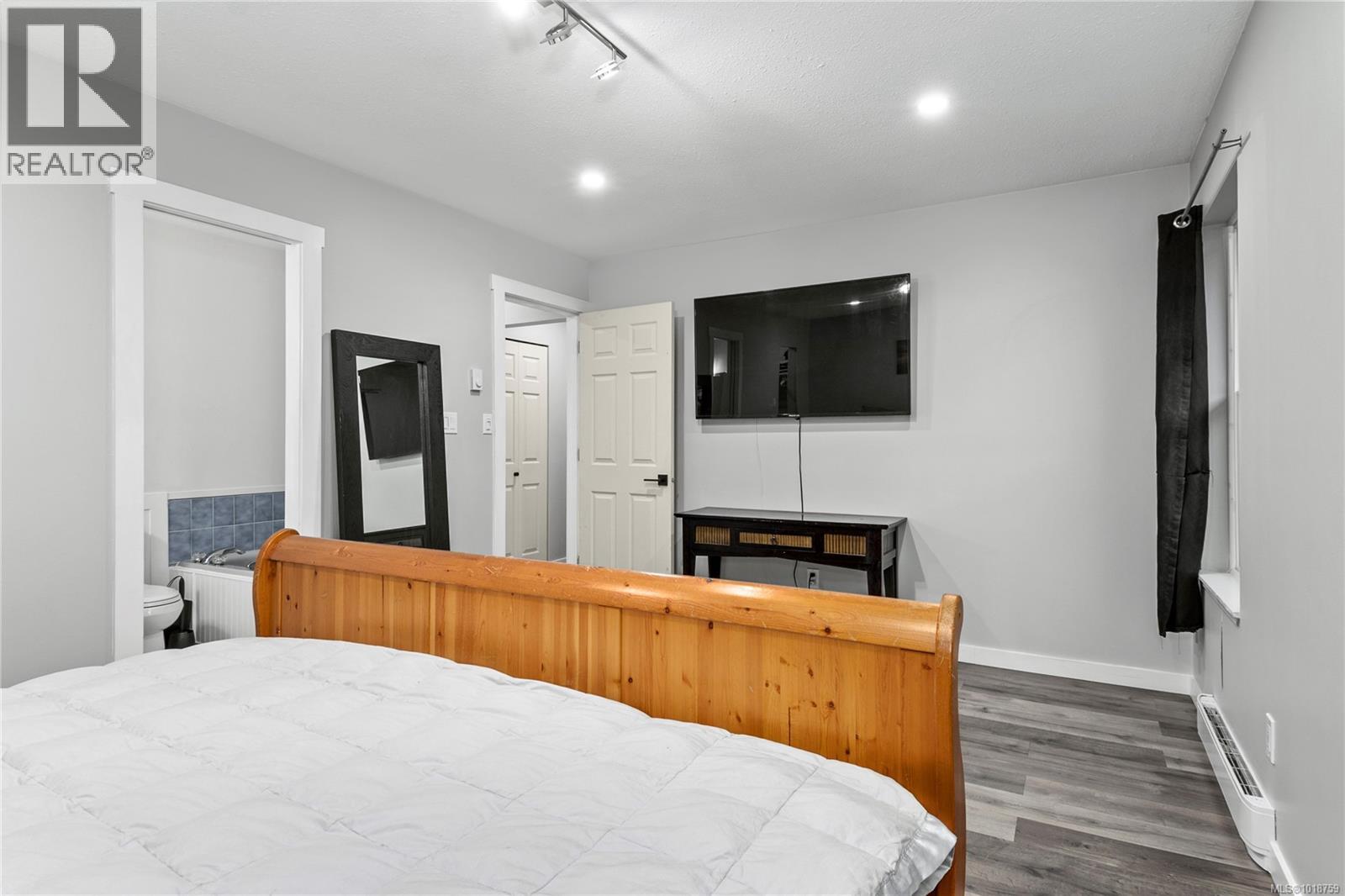 876 Springbok Rd, Campbell River