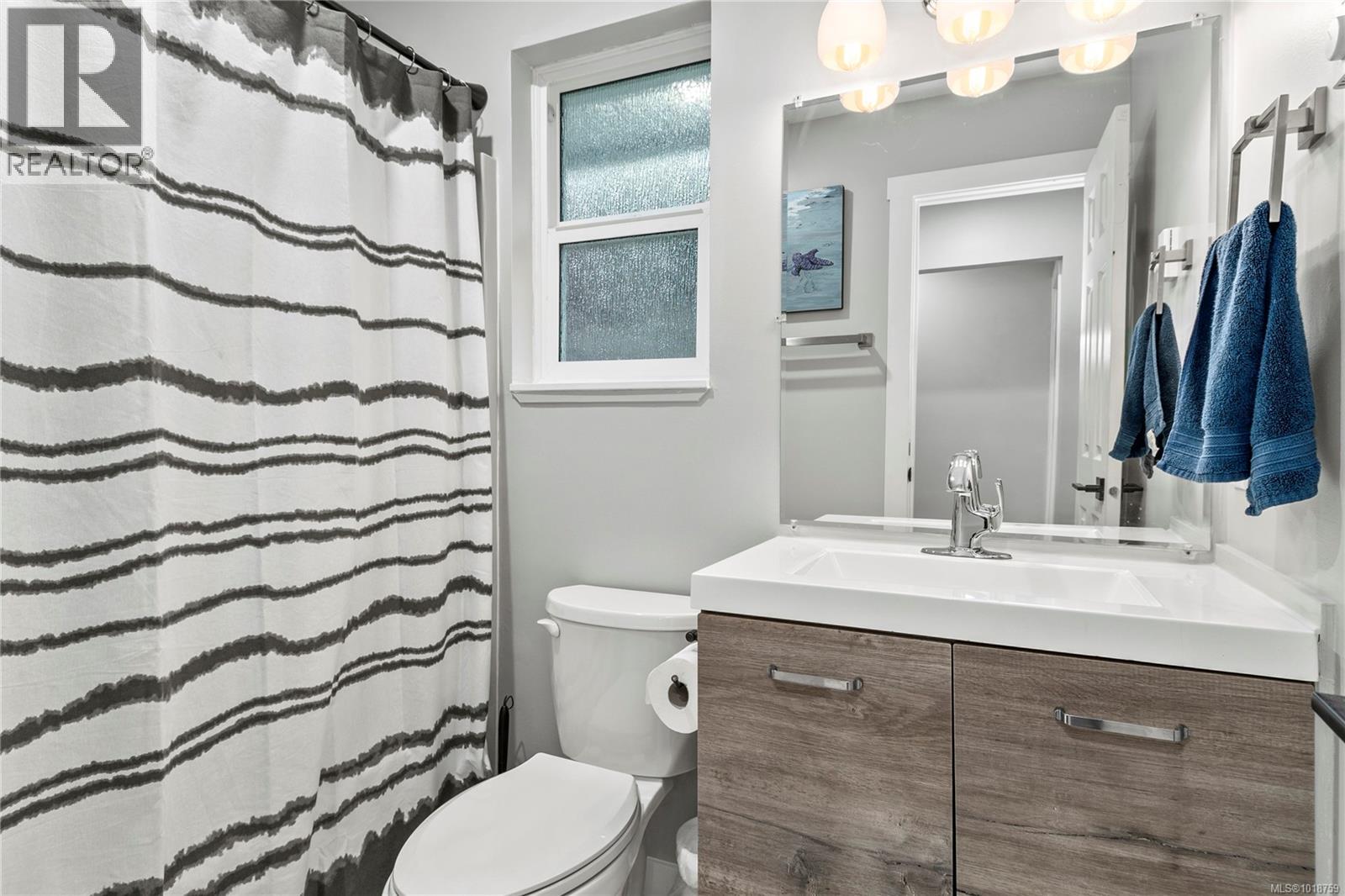 876 Springbok Rd, Campbell River