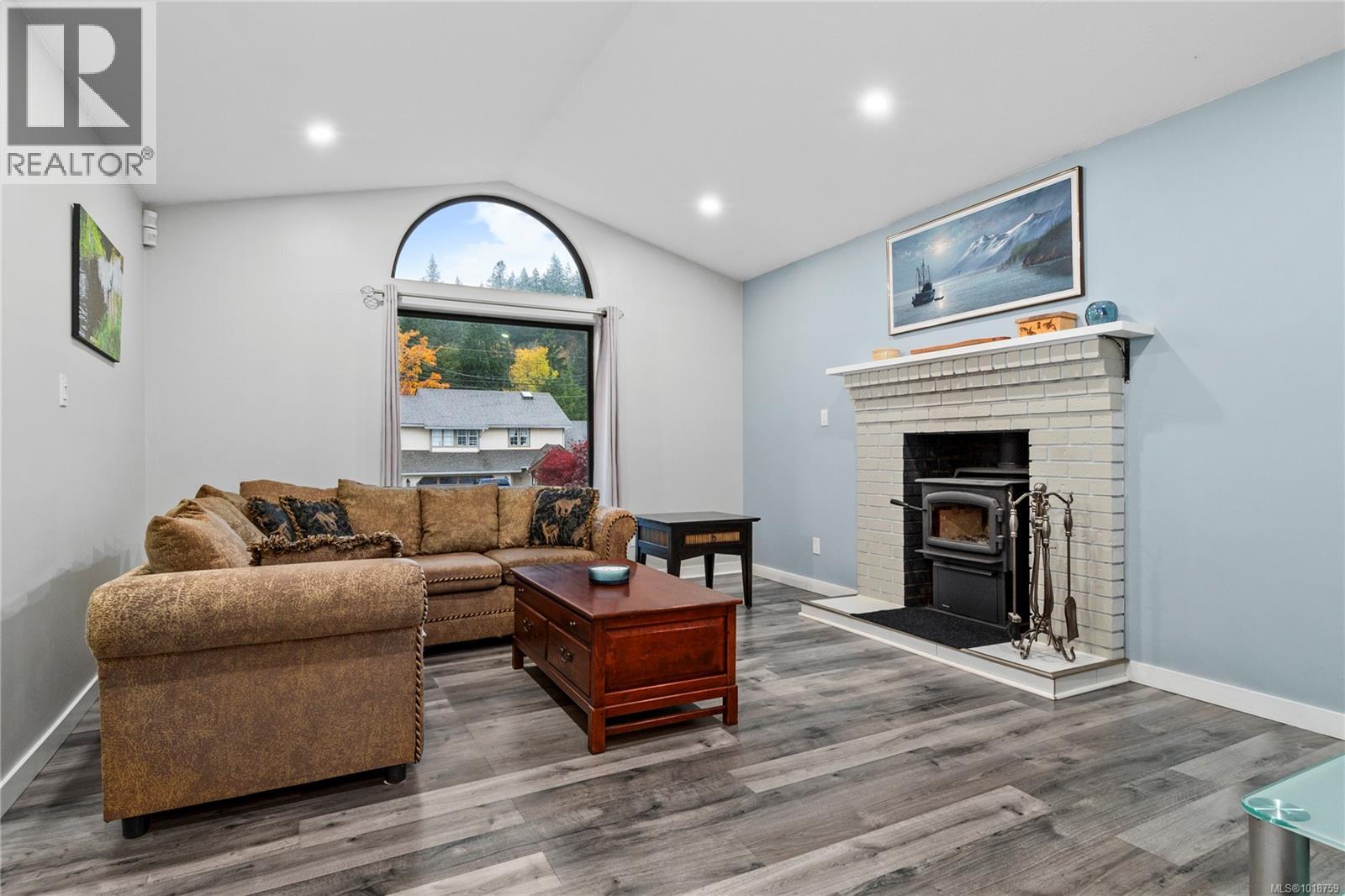 876 Springbok Rd, Campbell River