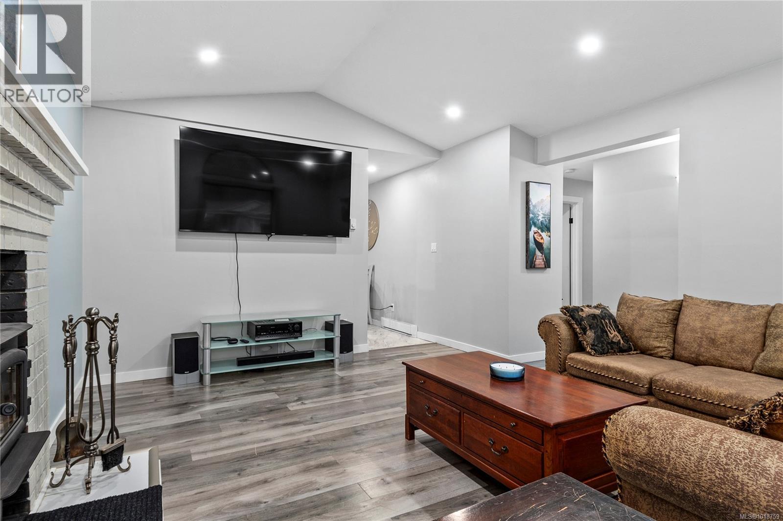 876 Springbok Rd, Campbell River