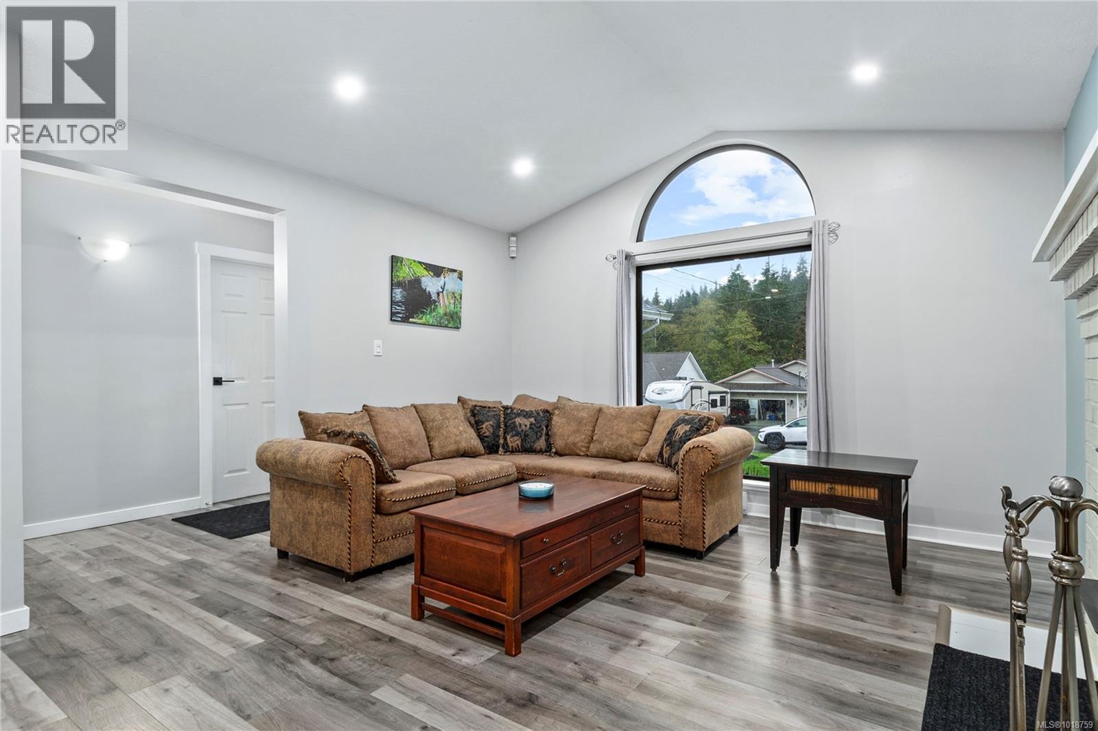 876 Springbok Rd, Campbell River